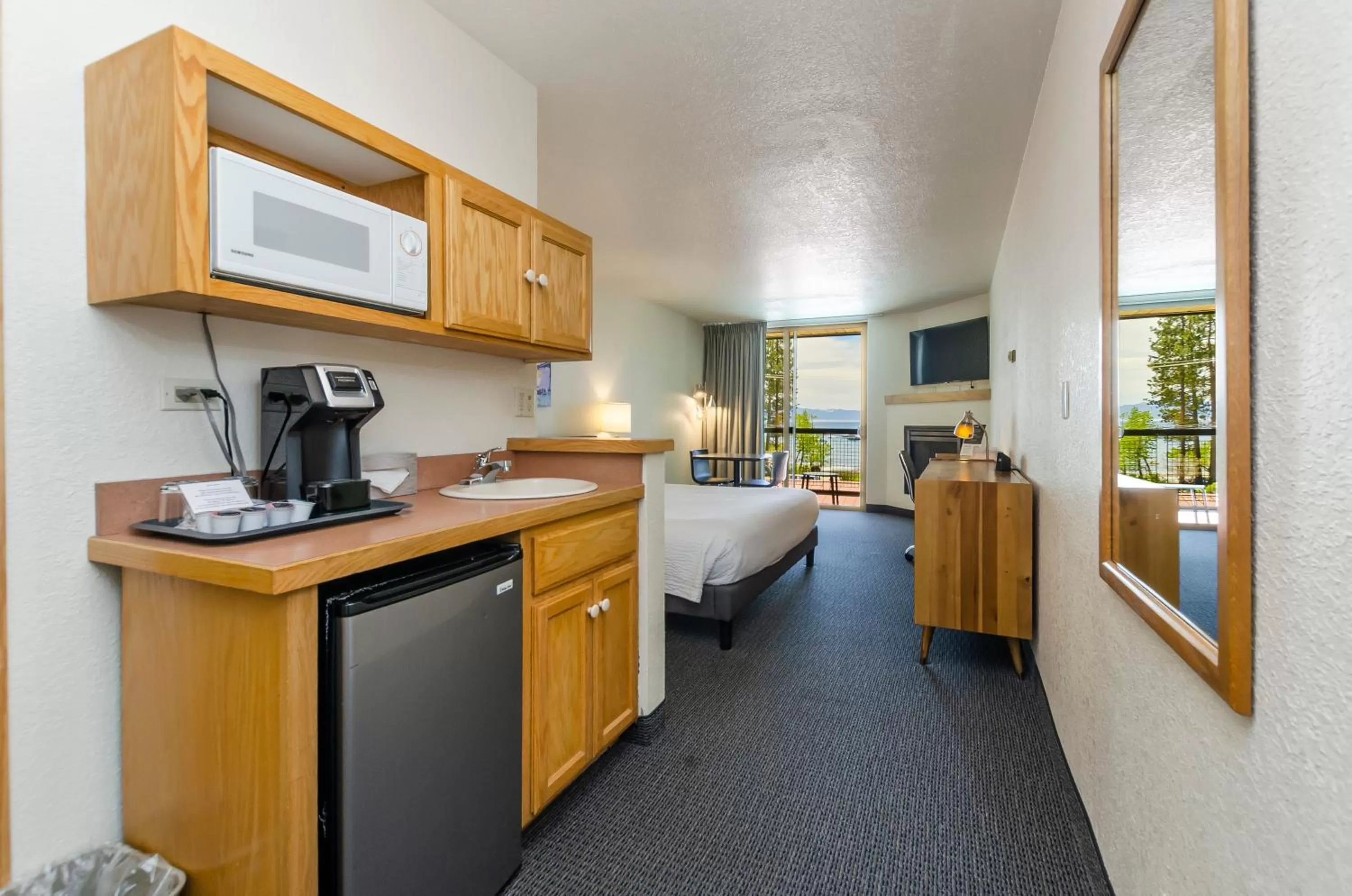 Kitchen or kitchenette, Bed in Firelite Lodge
