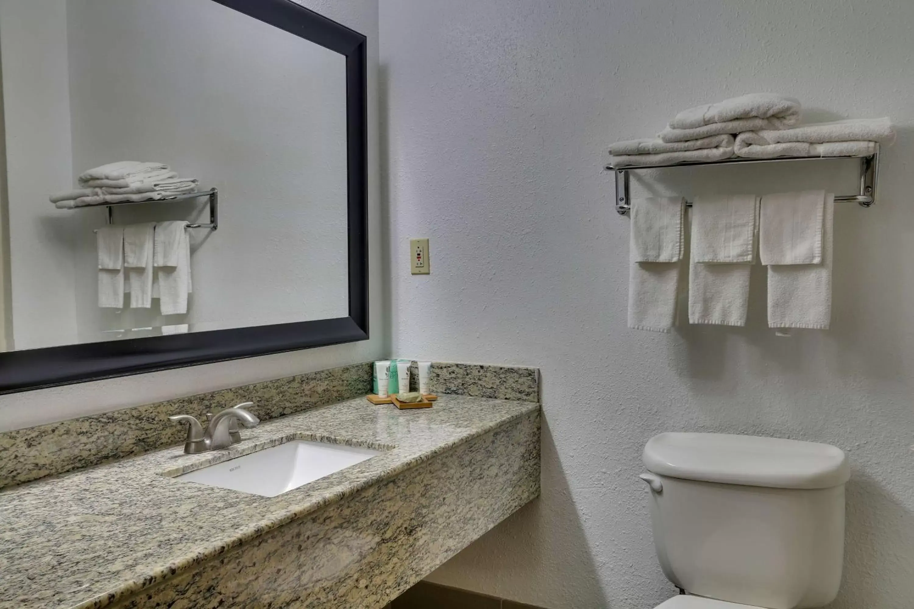 Bathroom in Country Inn & Suites by Radisson, Savannah Gateway, GA