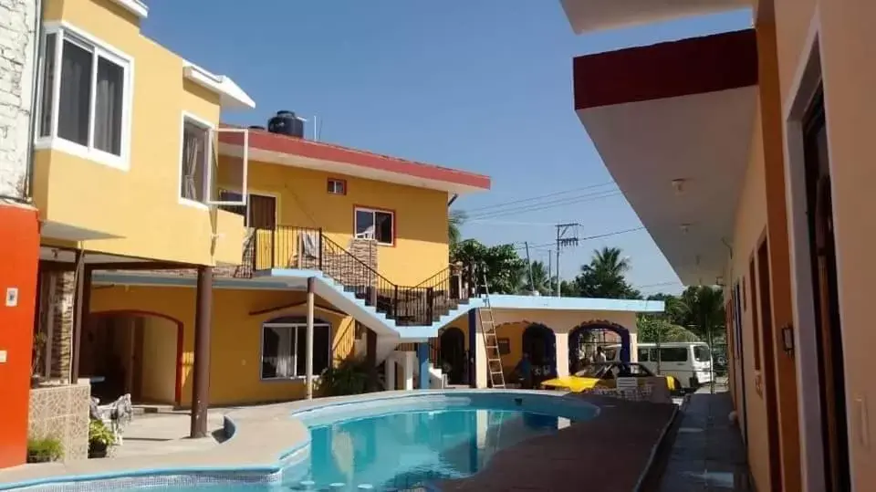 Property building, Swimming Pool in Bungalows Lulu