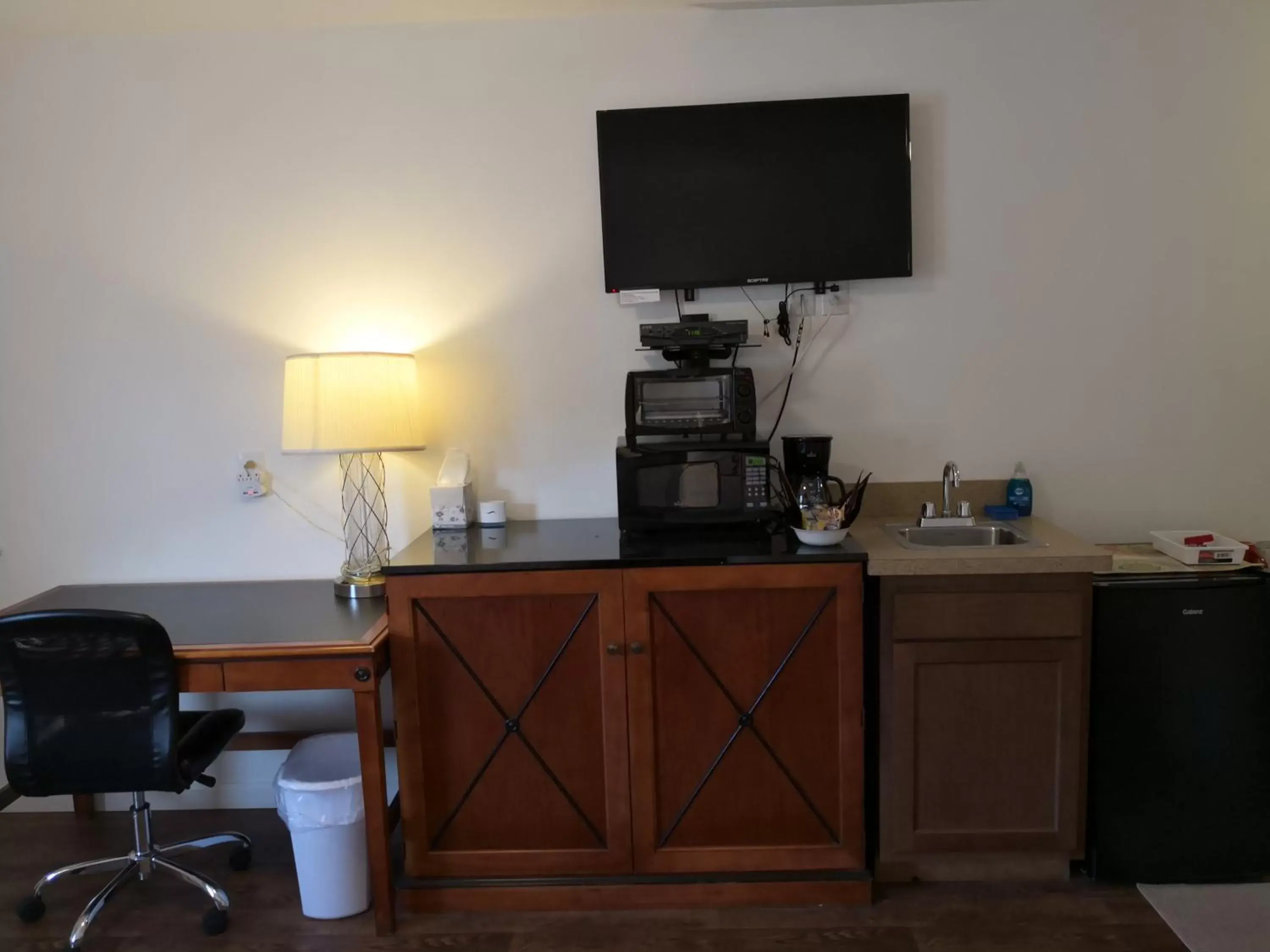 TV and multimedia, TV/Entertainment Center in Apple Inn and Suites Cooperstown Area