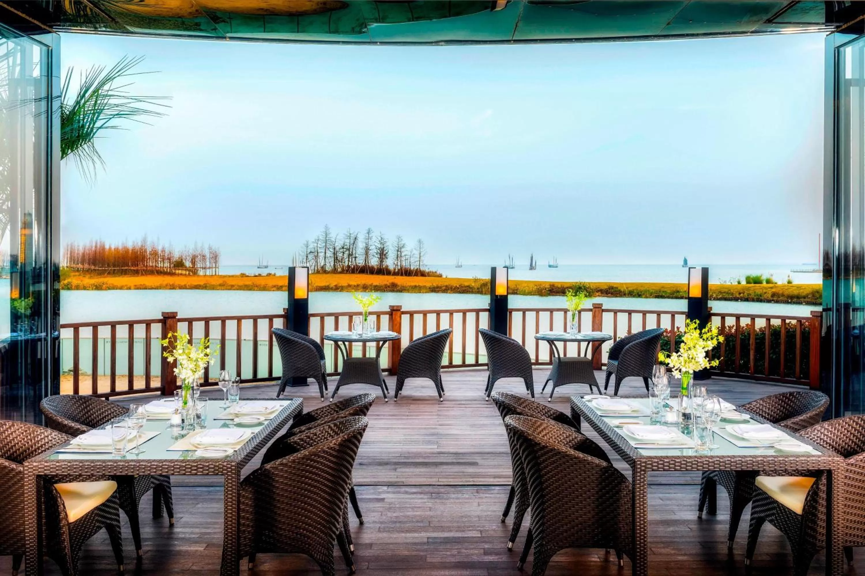 Lounge or bar in Sheraton Huzhou Taihu Lake Hot Spring Resort & Spa