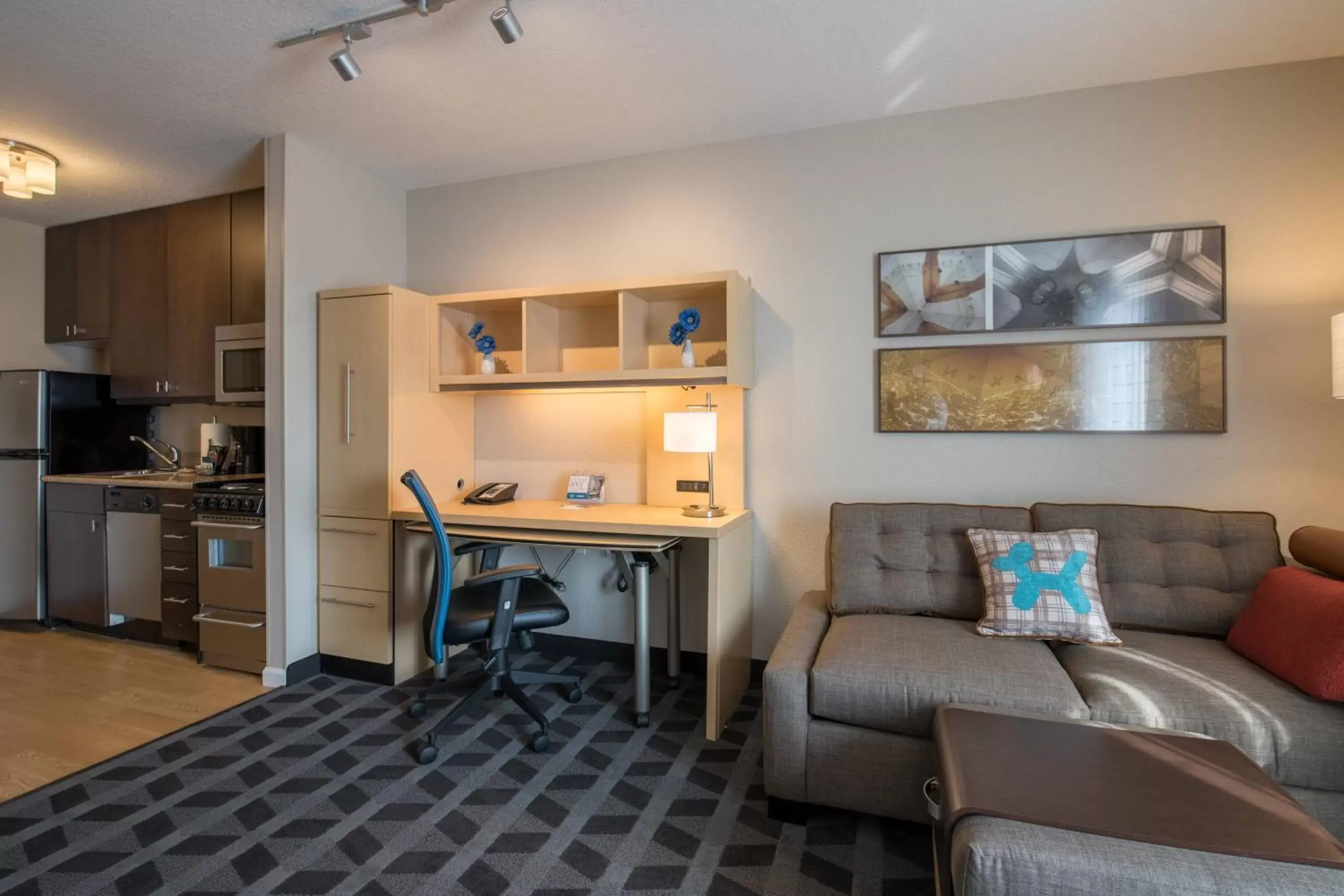 Living room, Seating Area in TownePlace Suites by Marriott Provo Orem