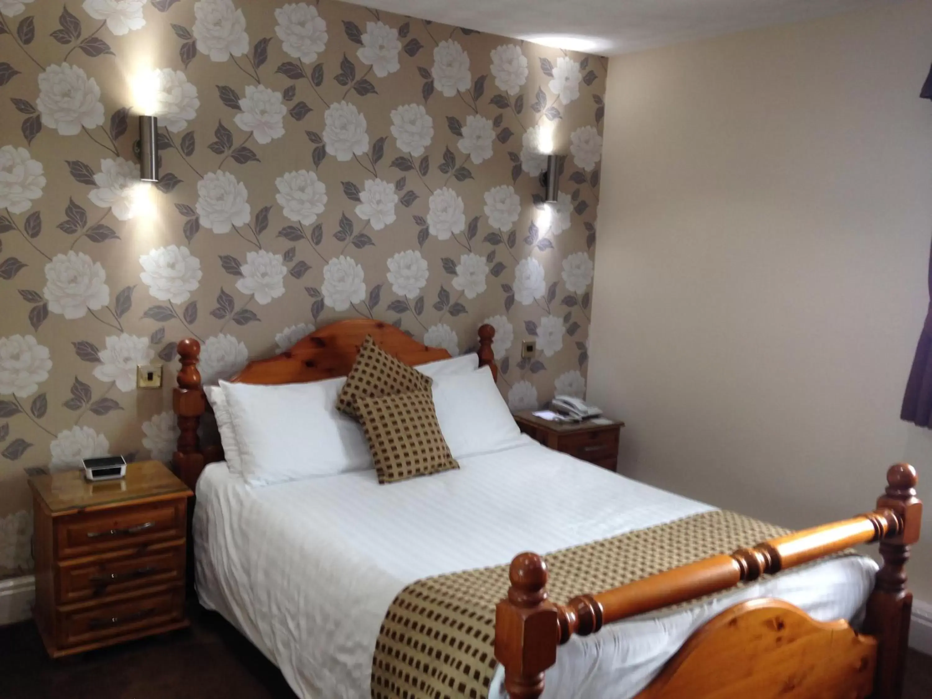 Shower, Bed in Best Western Bolholt Country Park Hotel