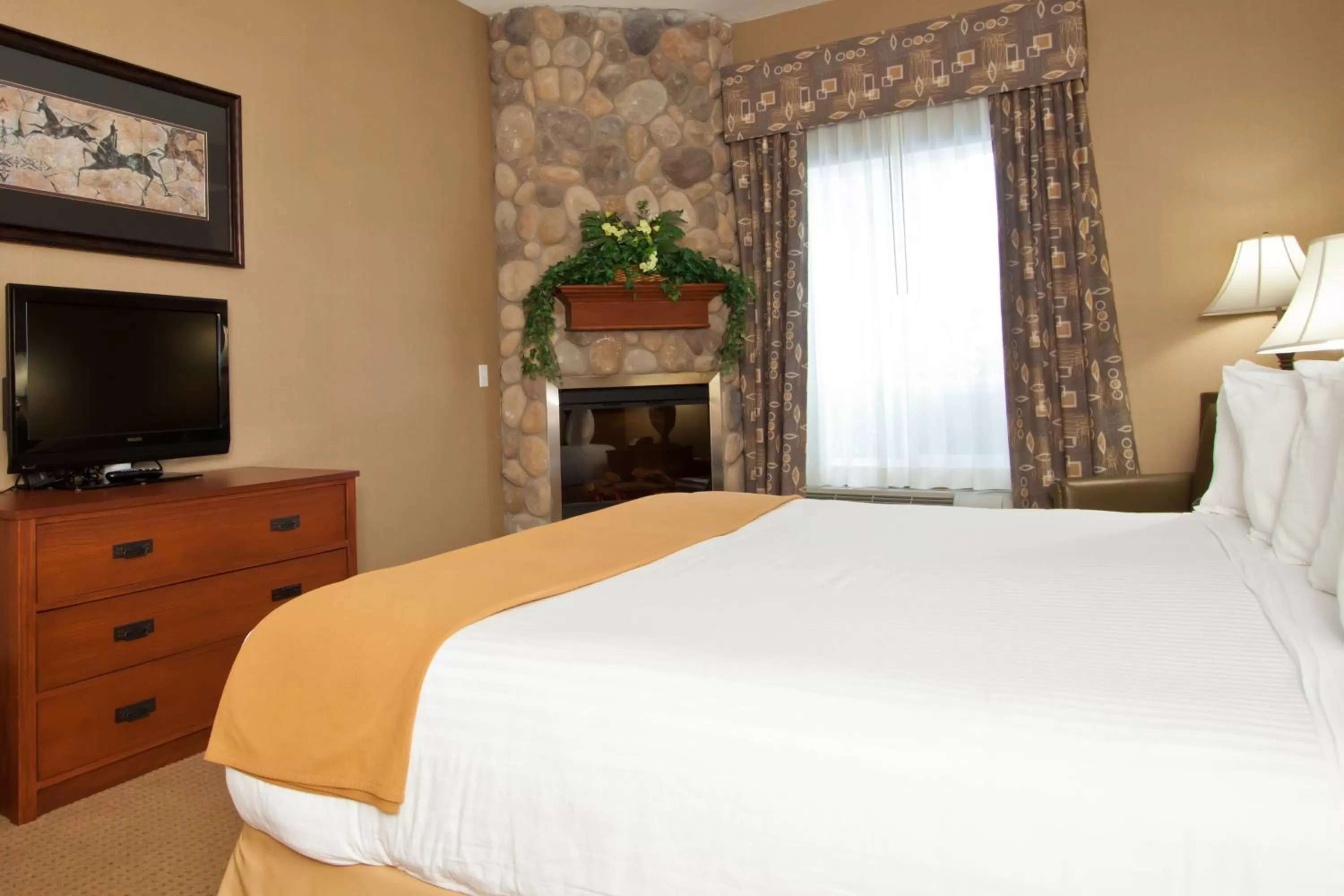 Bedroom, Bed in Days Inn & Suites by Wyndham Strathmore
