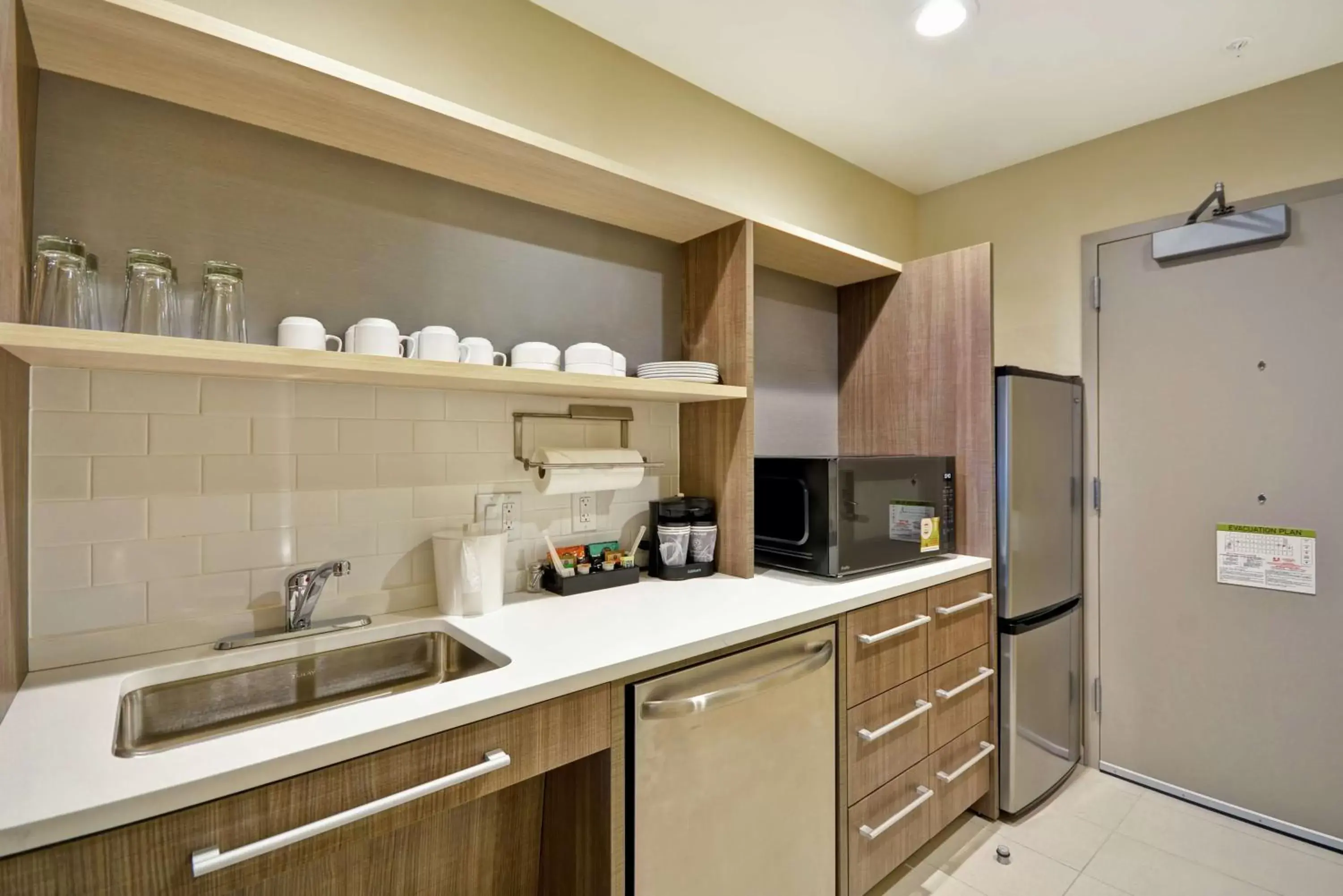 Coffee/tea facilities, Kitchen/Kitchenette in Home2 Suites At The Galleria