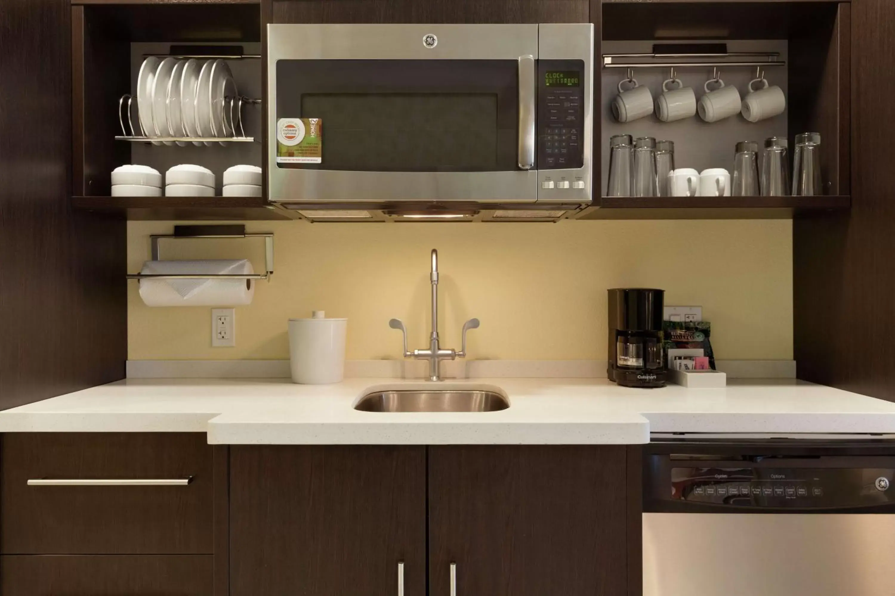 Kitchen or kitchenette, Kitchen/Kitchenette in Home2 Suites by Hilton Seattle Airport
