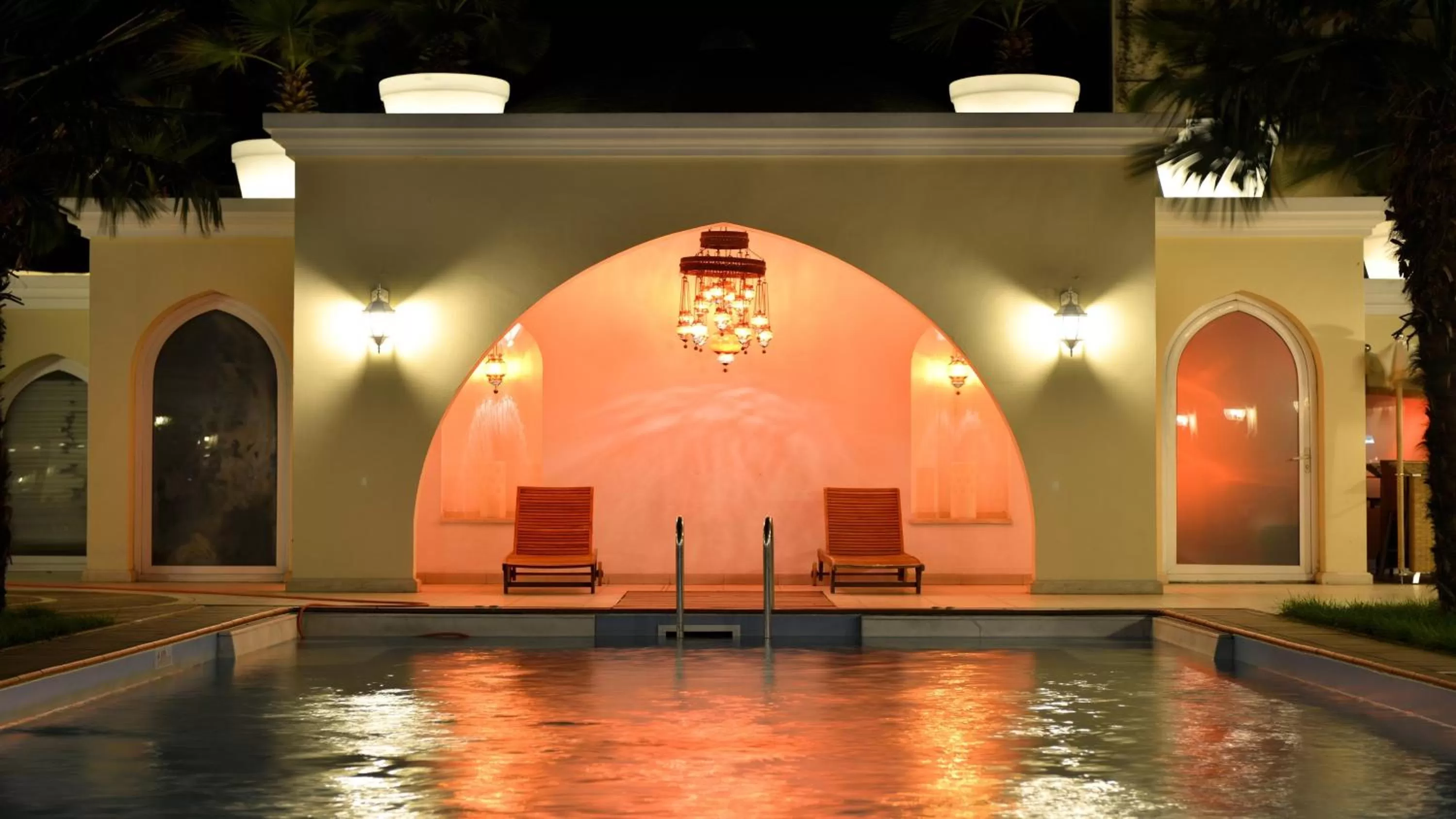 Swimming pool in Holiday Inn Istanbul City by IHG