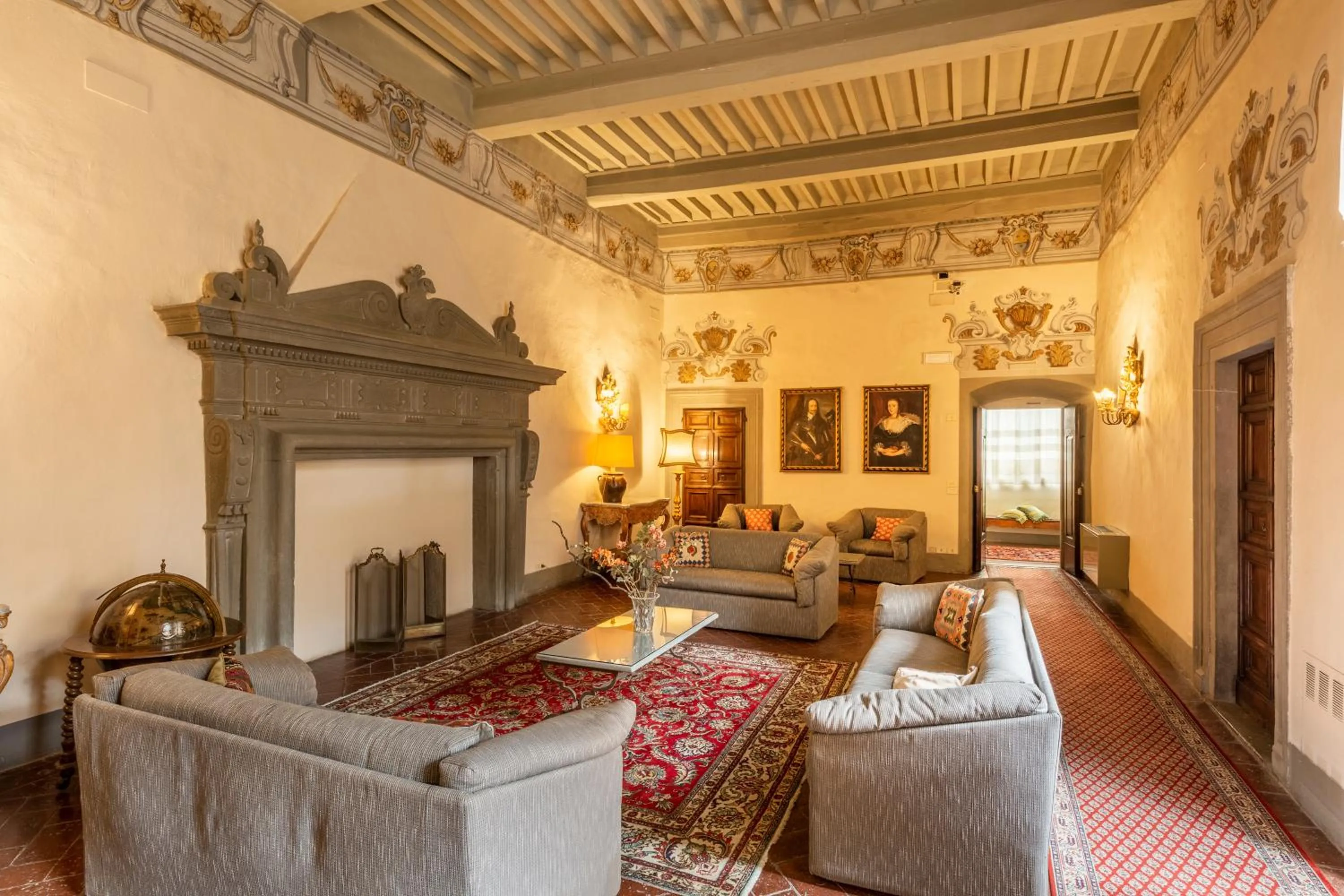 Communal lounge/ TV room in Hotel San Michele