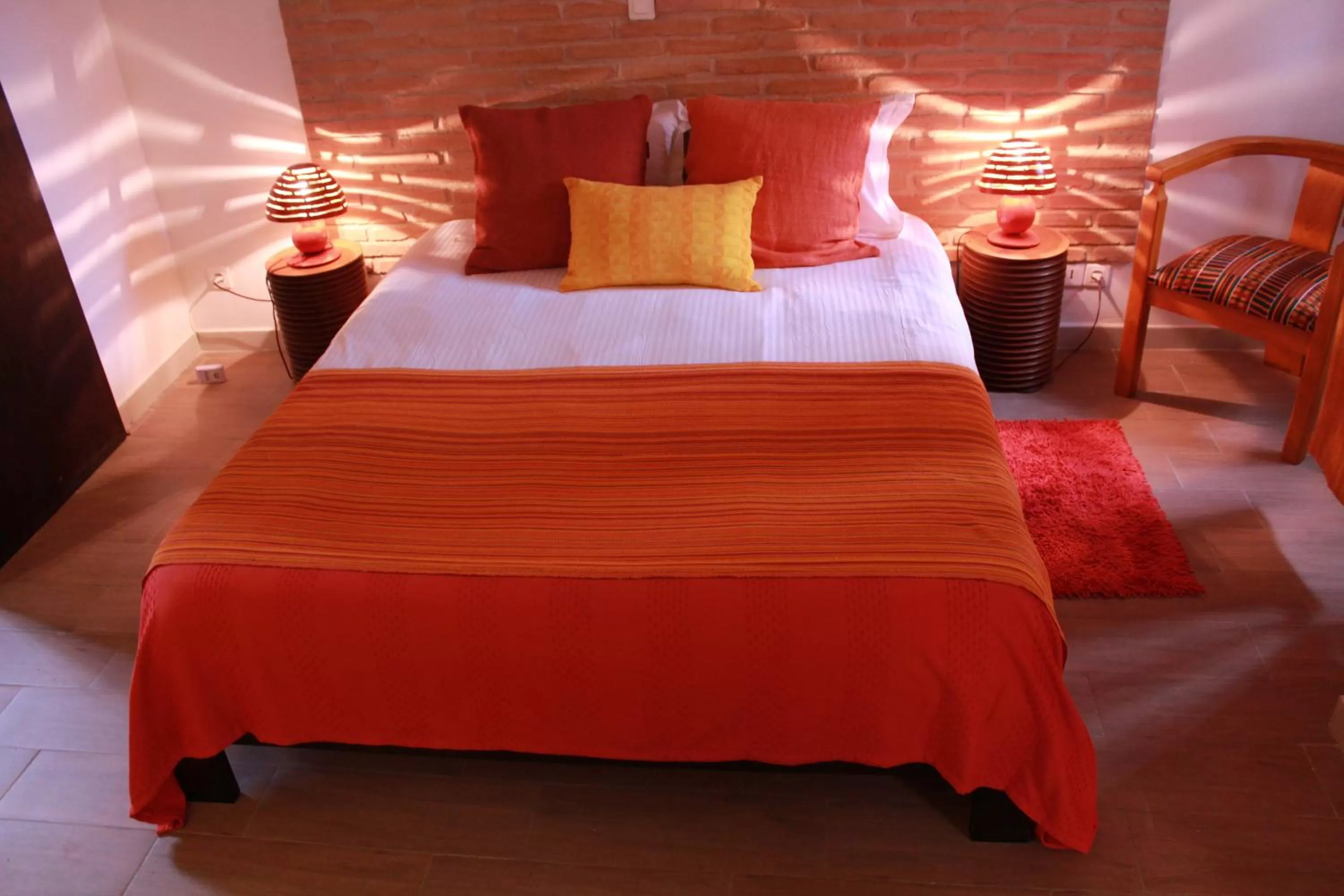 Photo of the whole room, Bed in Nyéléni maison sahel