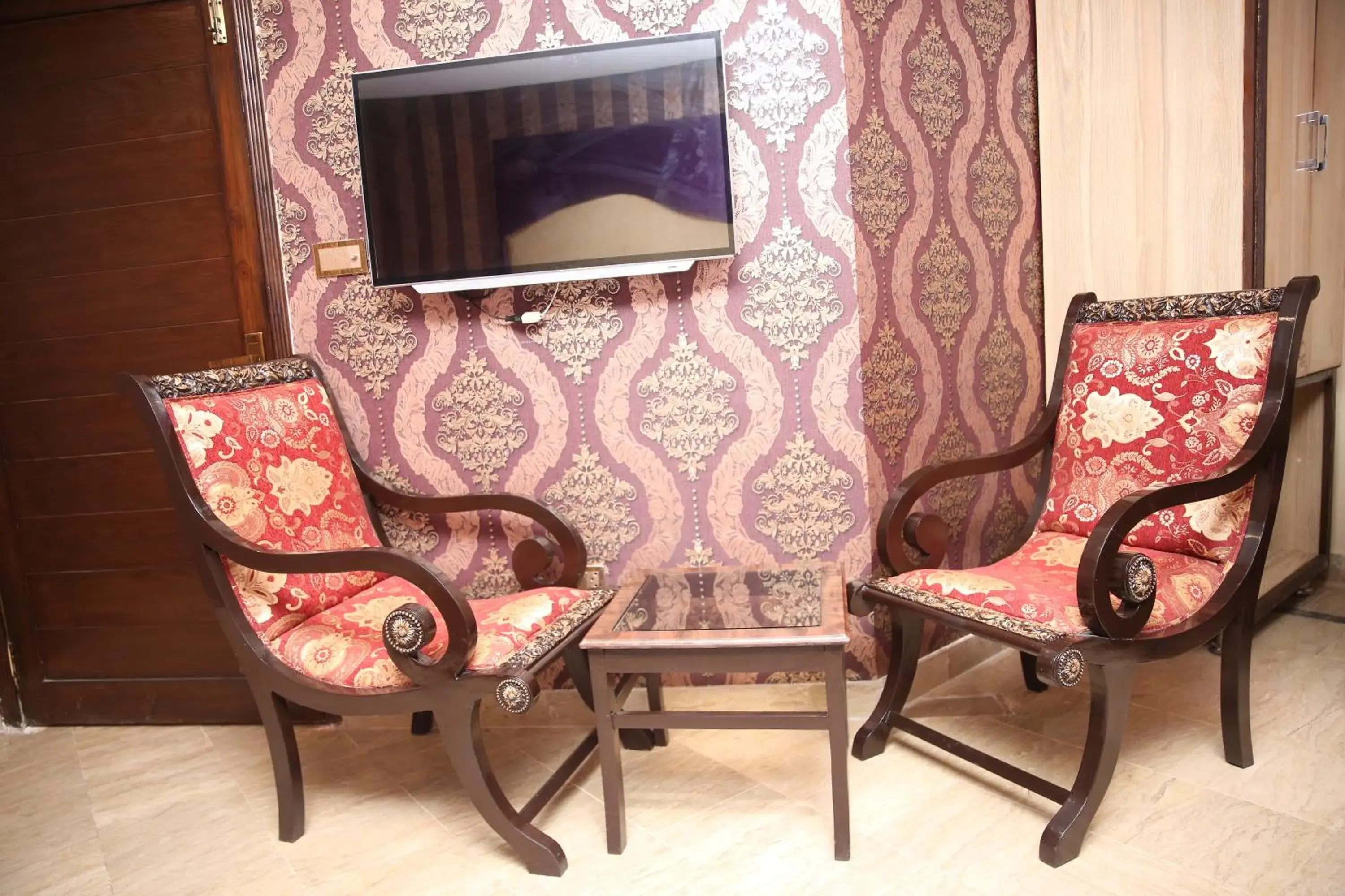 Seating Area in Hotel Premier Inn Gulberg