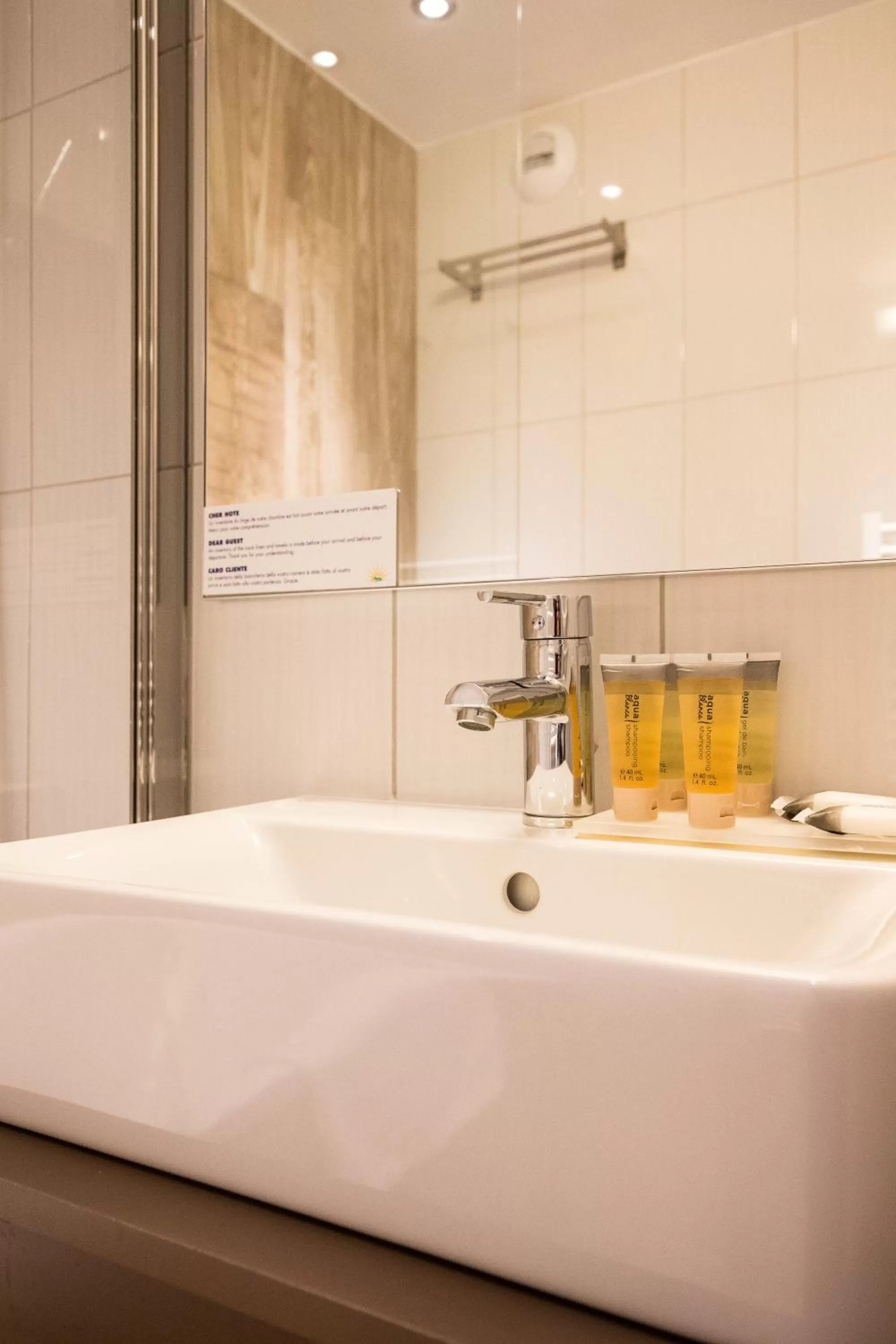 Bedroom in SOWELL HOTELS Le Parc & Spa