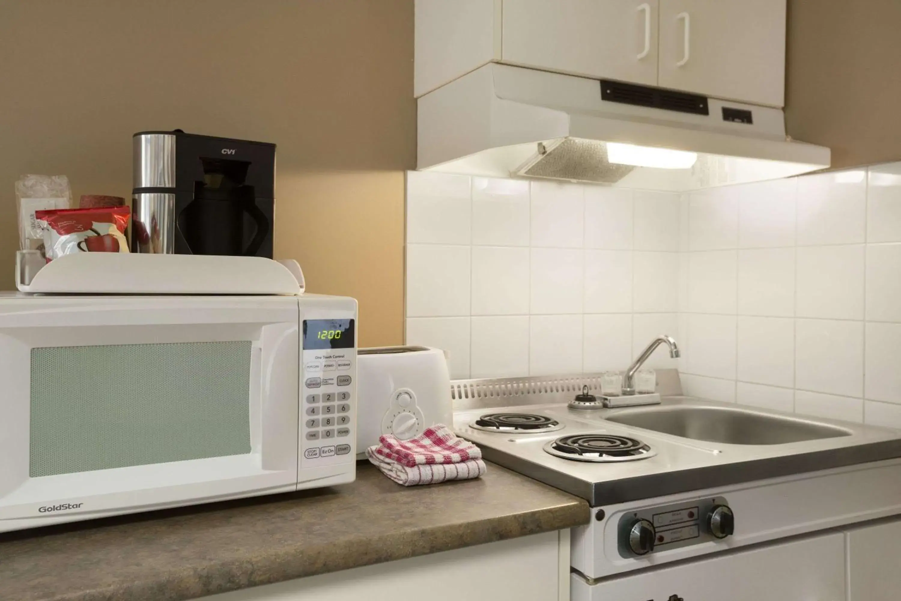 Photo of the whole room, Kitchen/Kitchenette in Central Suite Hotel