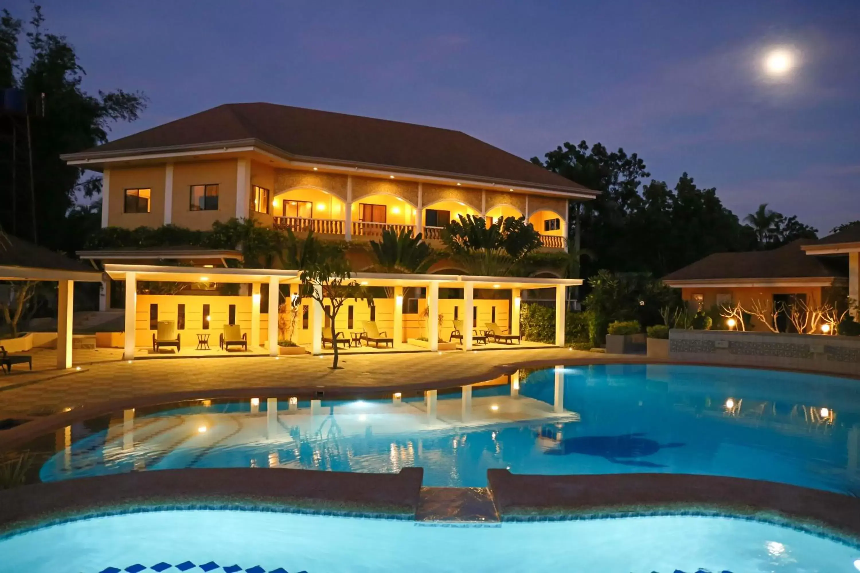 Swimming pool, Property Building in Turtle Bay Dive Resort