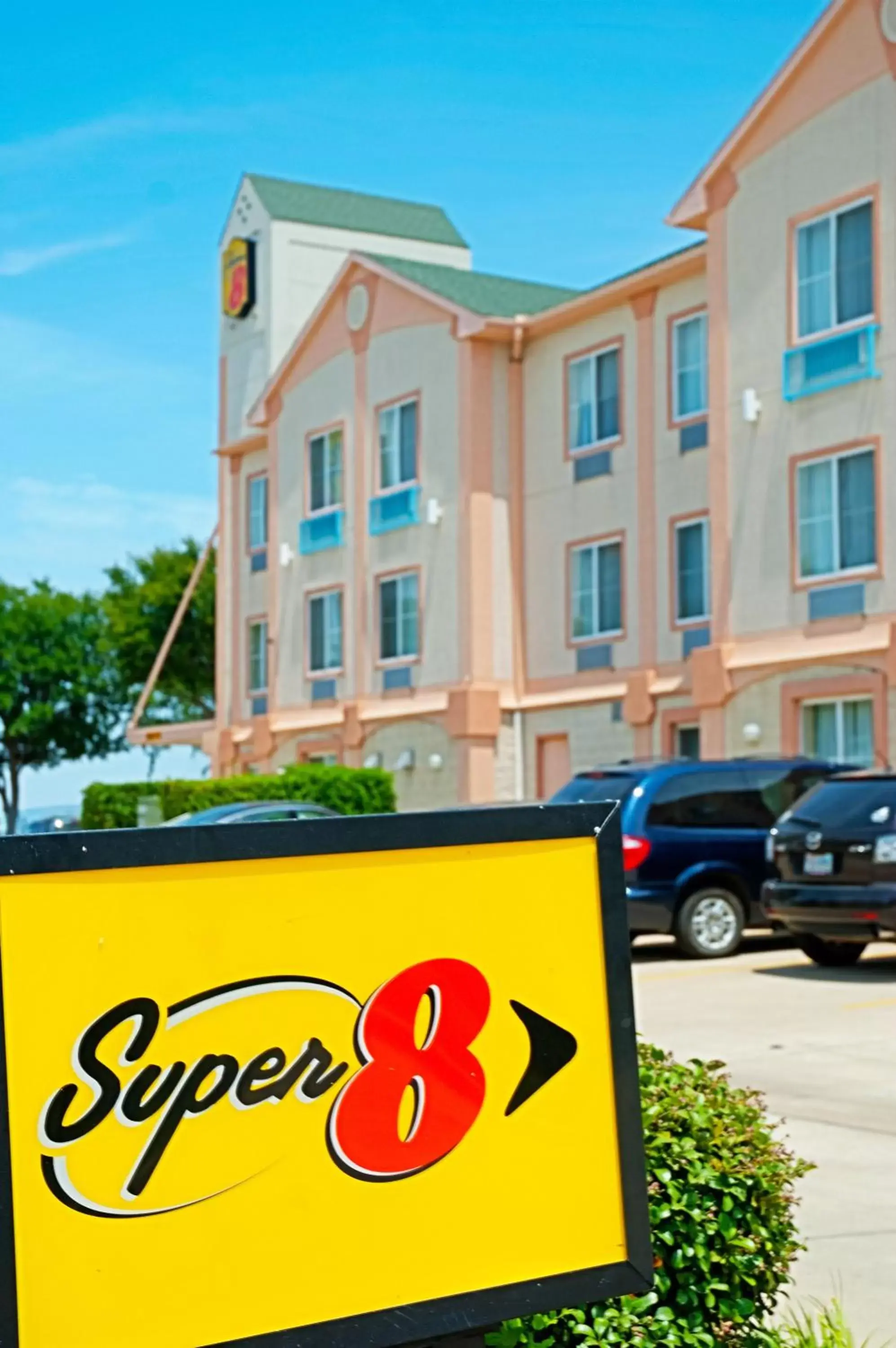 Facade/entrance, Property Building in Super 8 by Wyndham Irving/DFW Apt/North