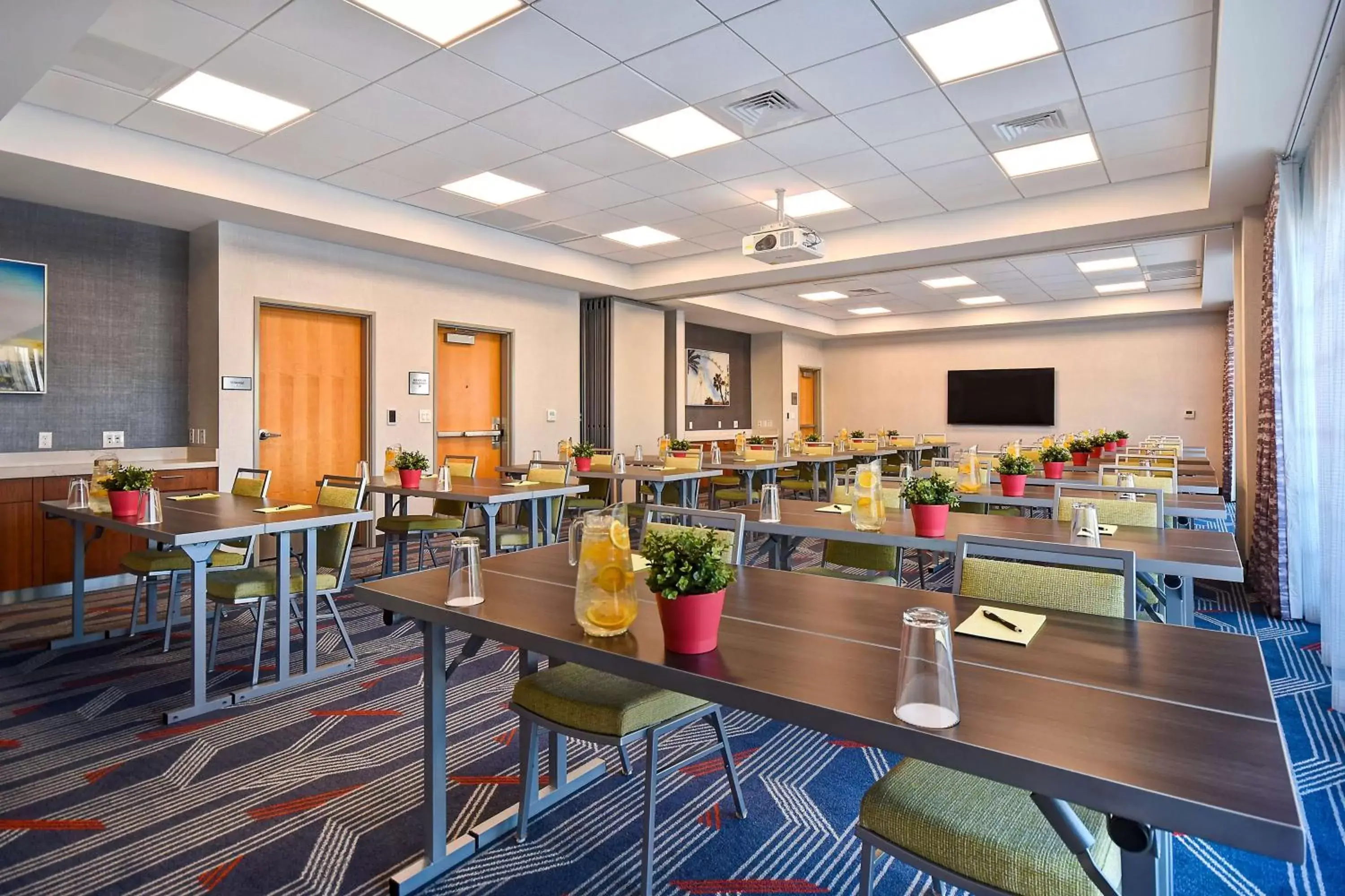 Meeting/conference room, Restaurant/Places to Eat in Hampton Inn & Suites Las Vegas Convention Center - No Resort Fee