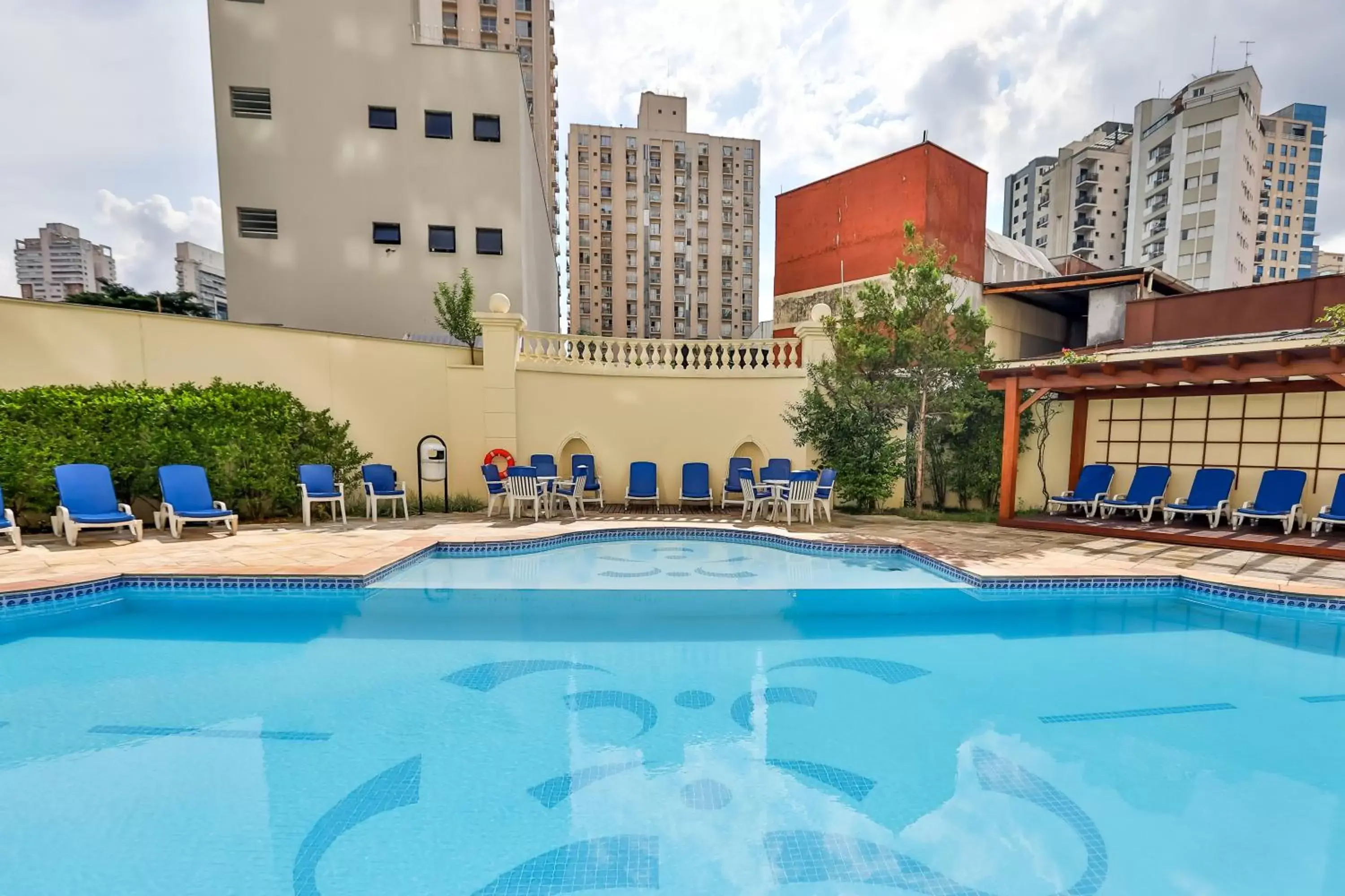 Swimming Pool in Quality Suites Vila Olimpia