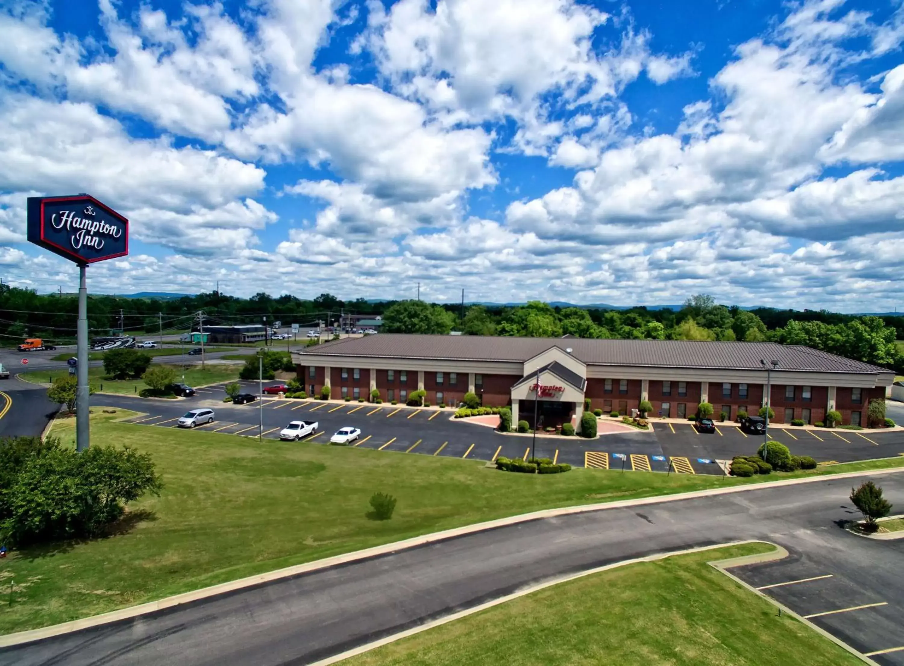 Property building in Hampton Inn Clarksville