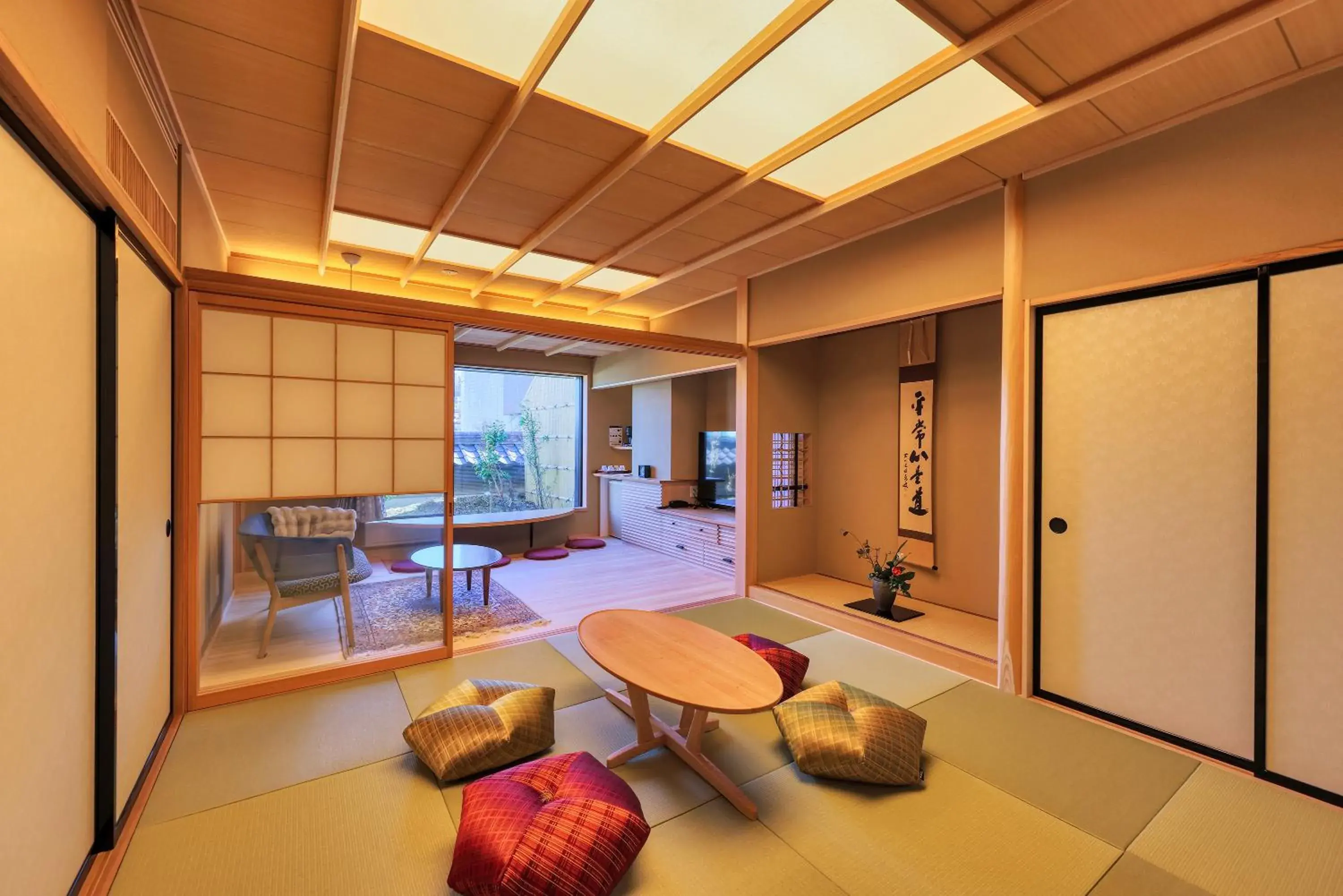 Photo of the whole room, Seating Area in Honjin Hiranoya Kachoan