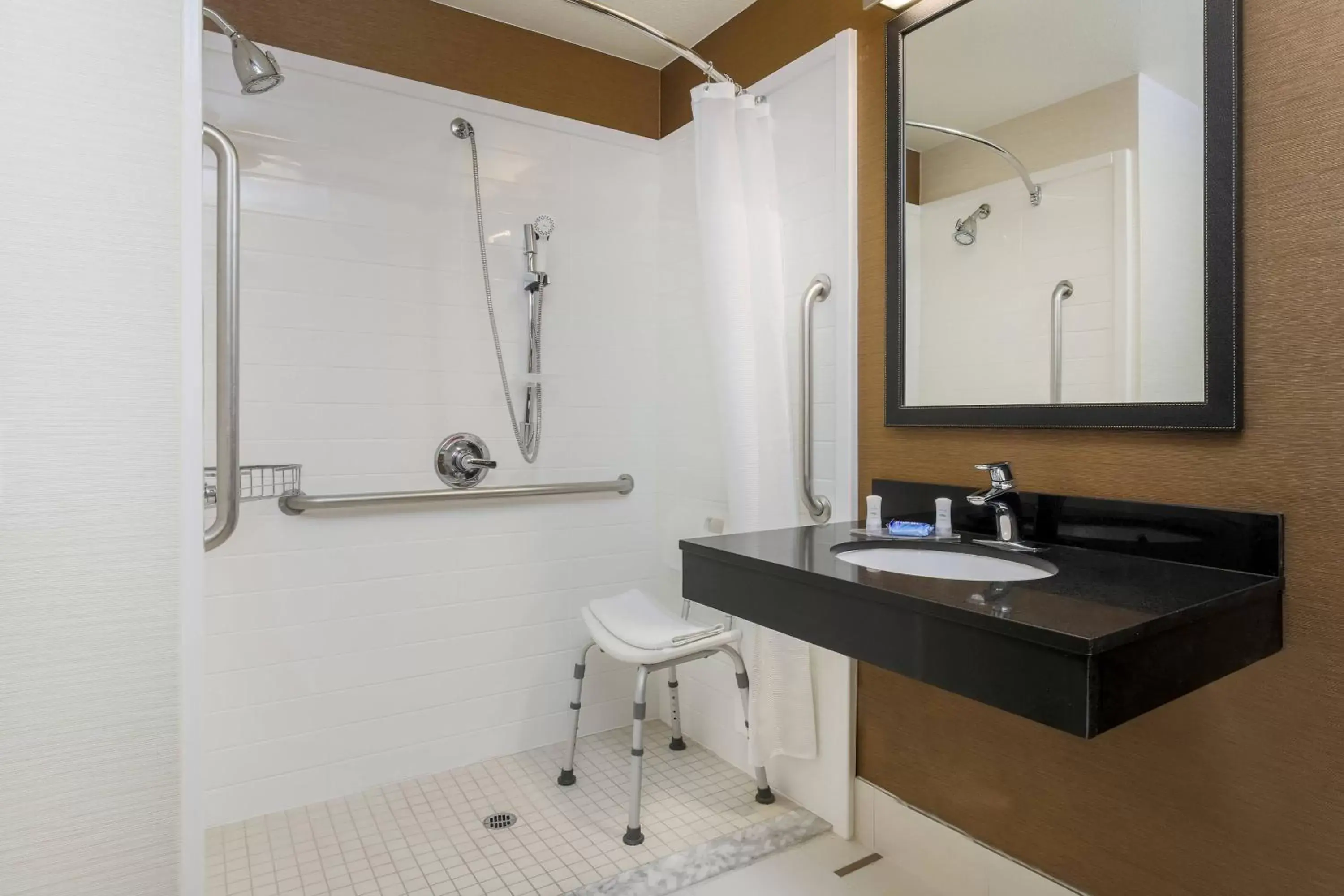 Bathroom in Fairfield by Marriott Inn & Suites Las Vegas Stadium Area