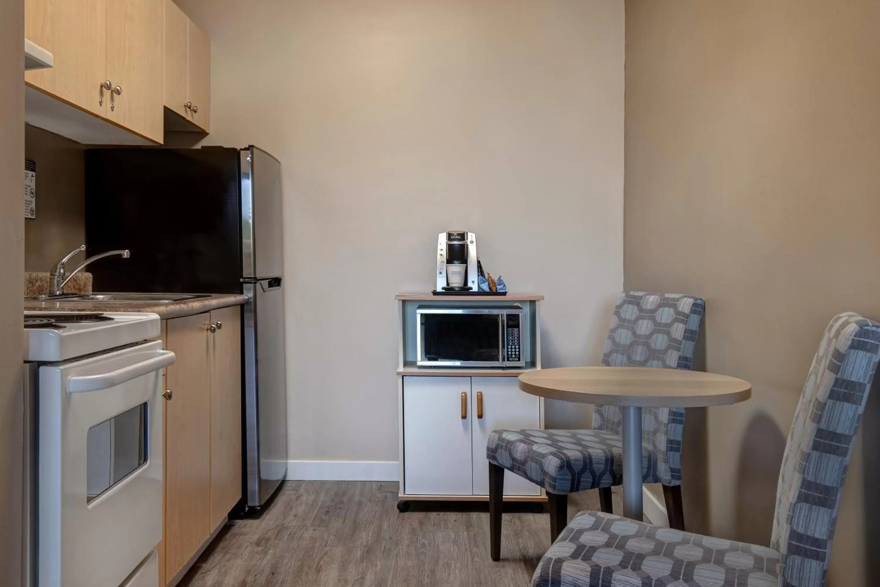 TV/Entertainment Center in Days Inn by Wyndham Victoria Uptown