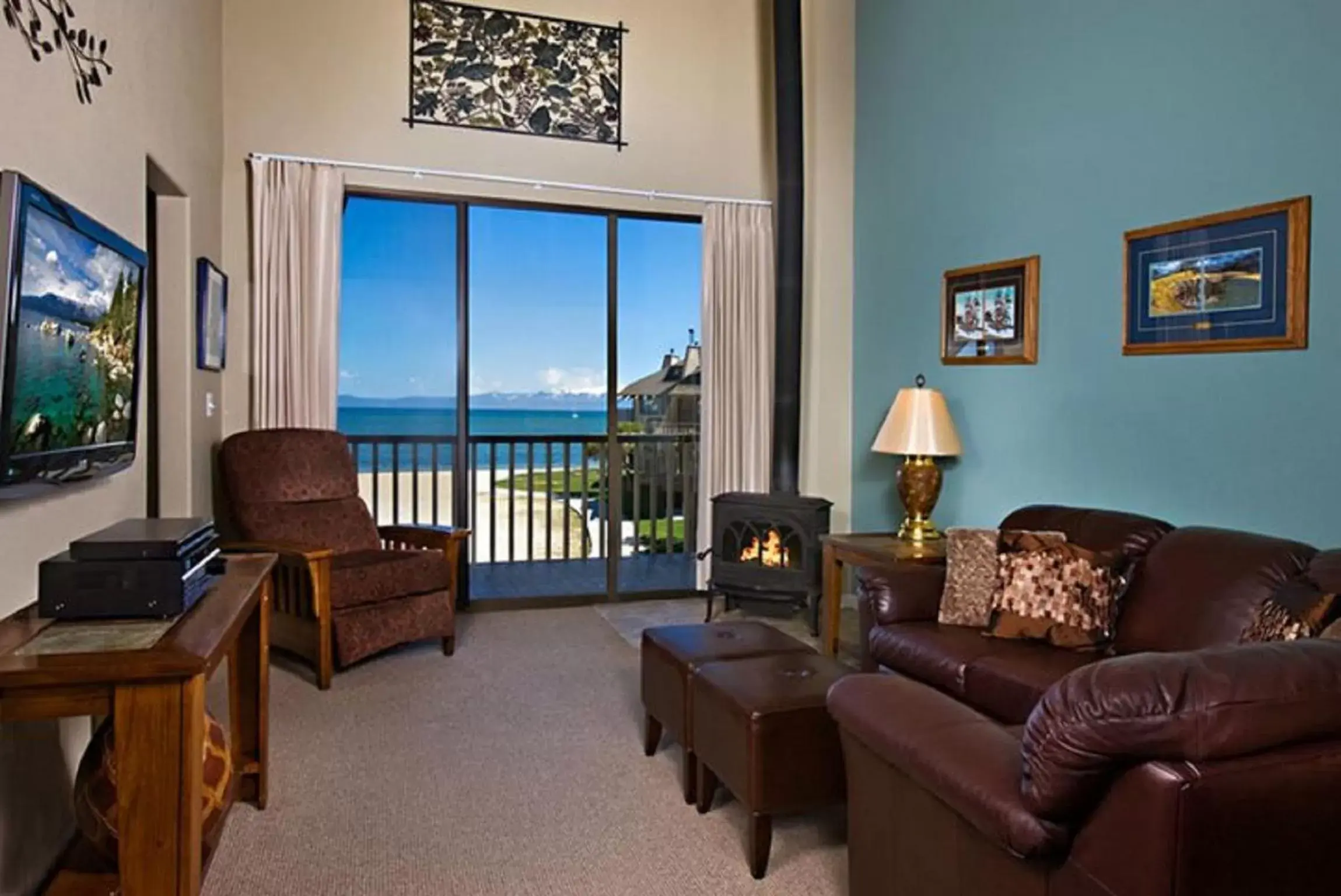 Two-Bedroom Apartment in Tahoe Lakeshore Lodge & Spa
