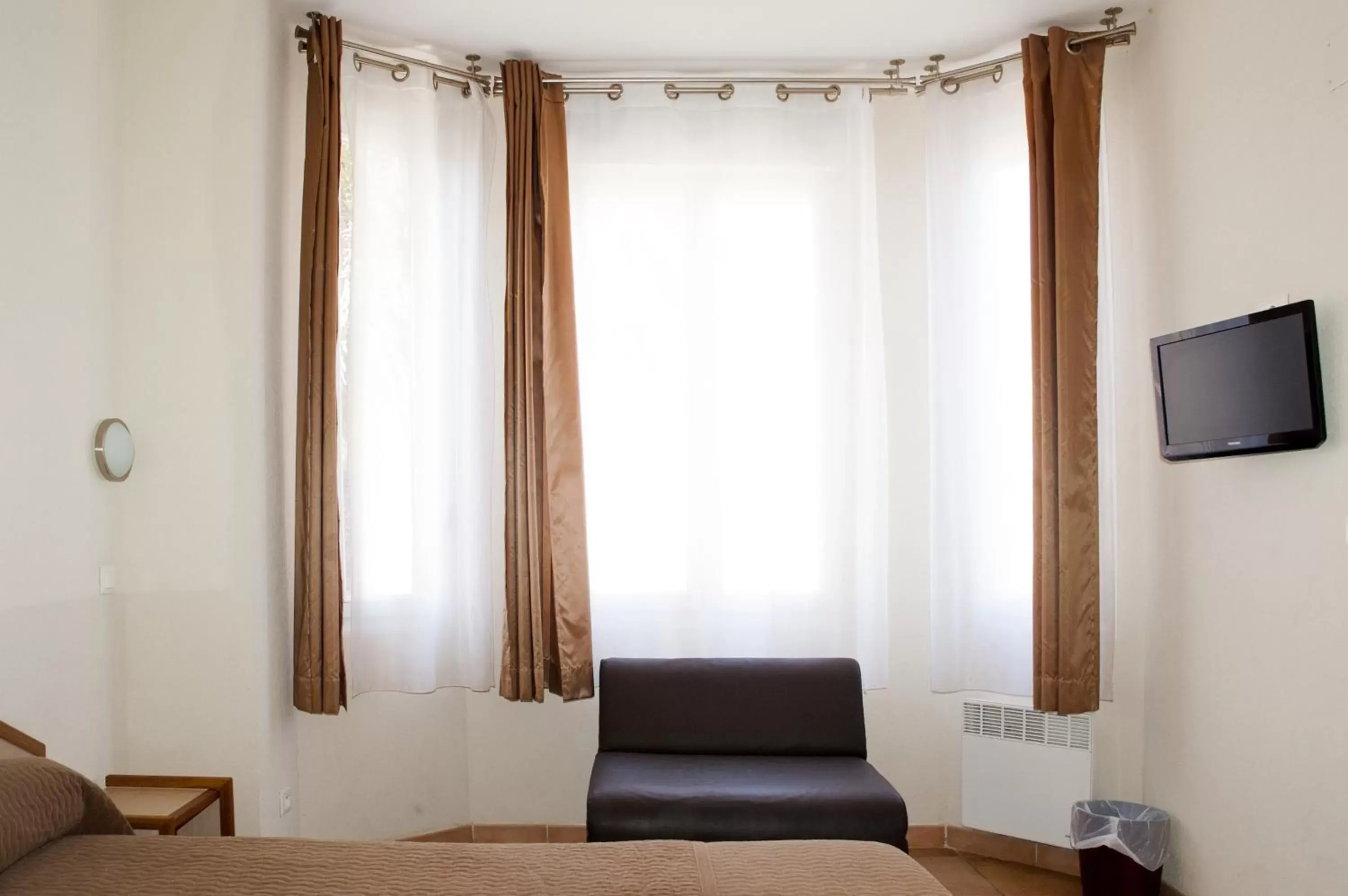 Bedroom, Seating Area in Splendid Hôtel