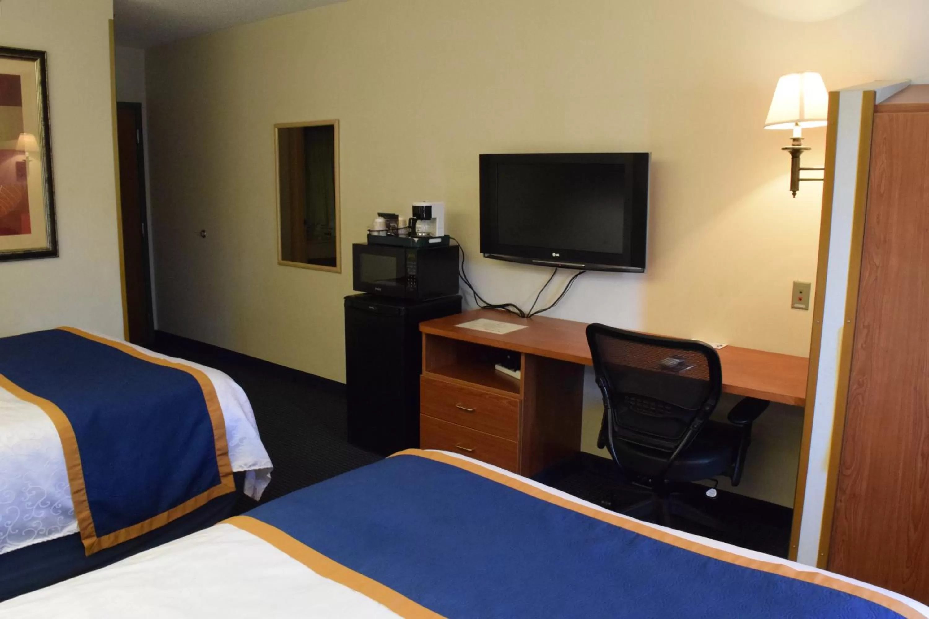 Bed in Inn at the Finger Lakes