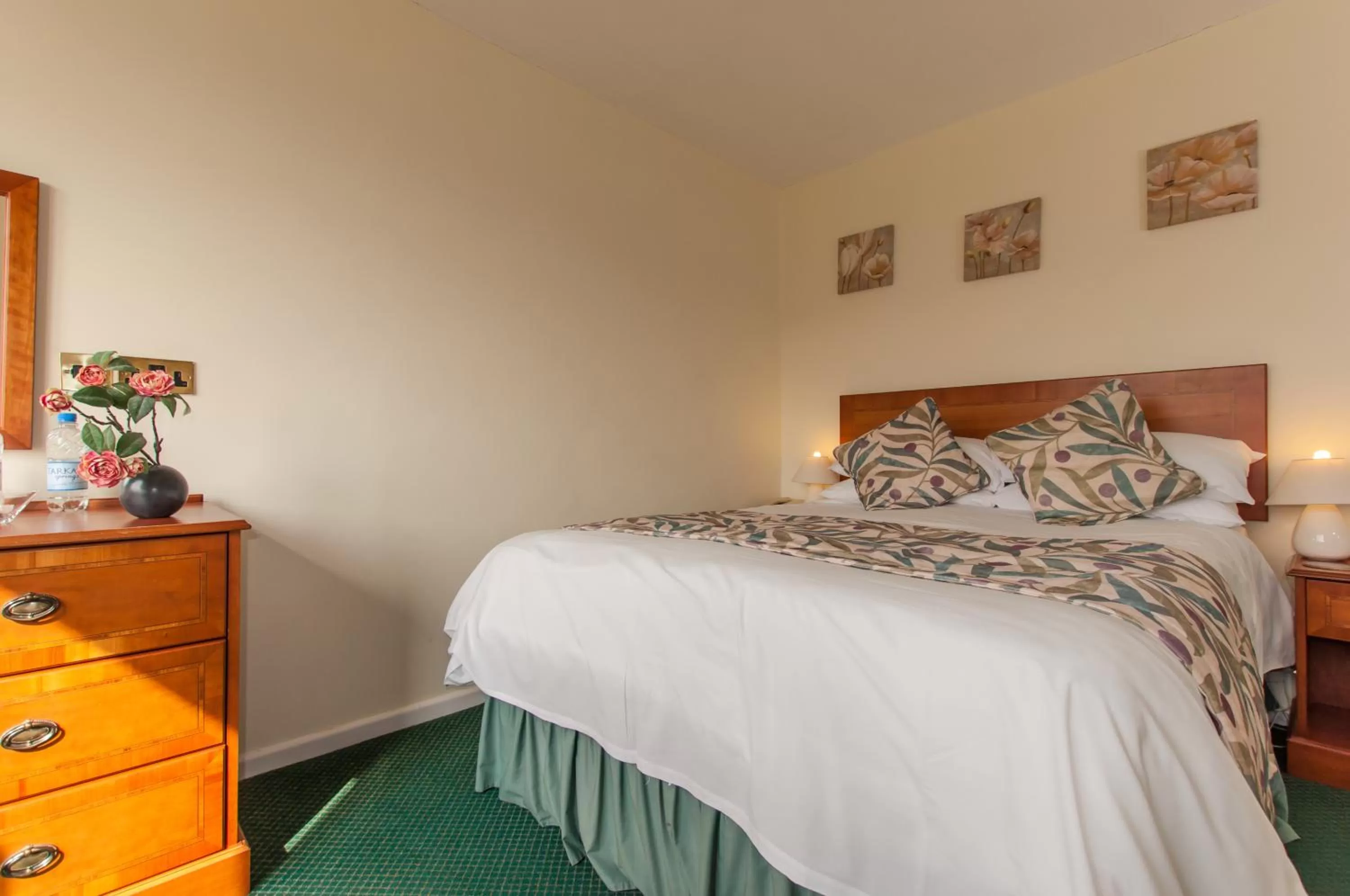 Bedroom, Bed in Eype's Mouth Country Hotel