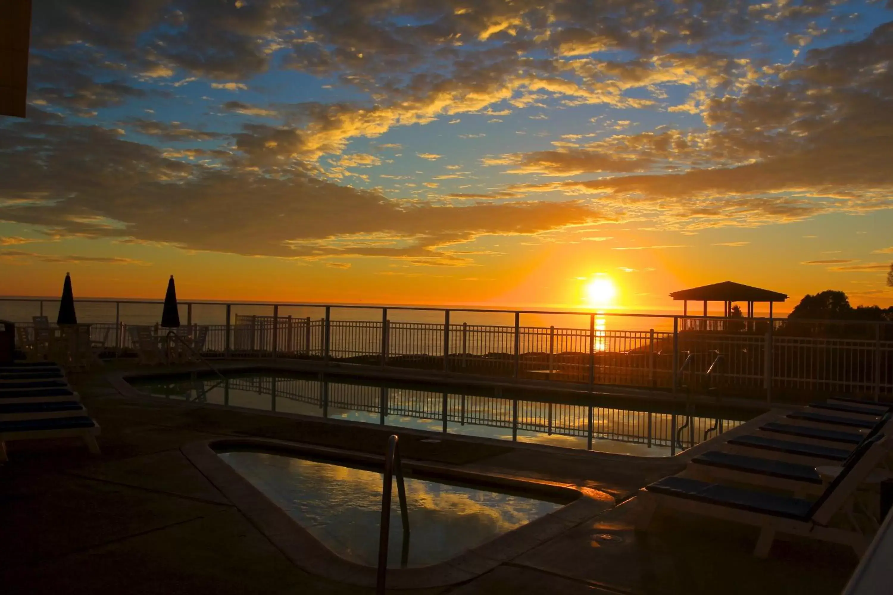 Pool view, Sunrise/Sunset in Pismo Lighthouse Suites