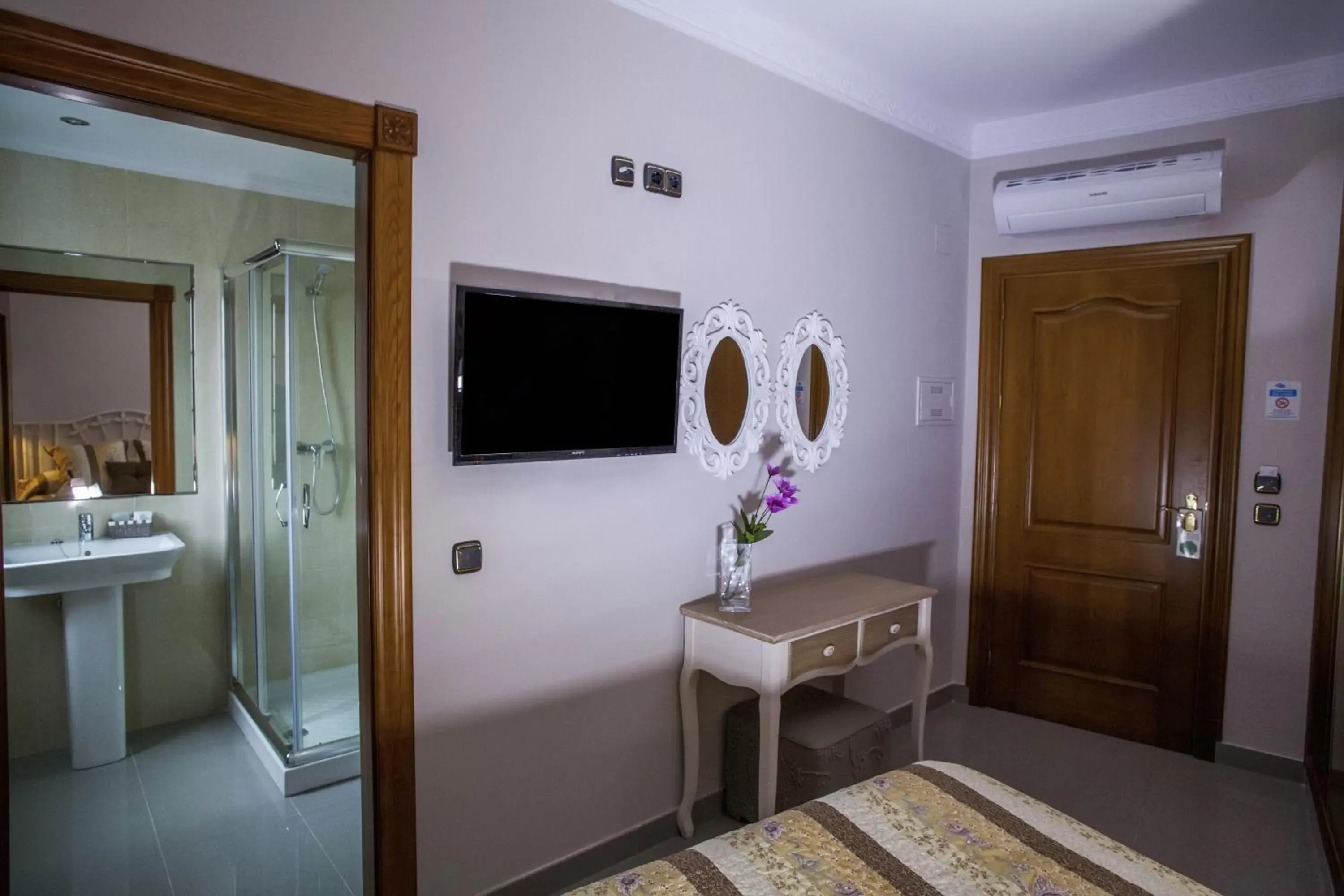 Photo of the whole room, TV/Entertainment Center in Hotel Bajamar Centro