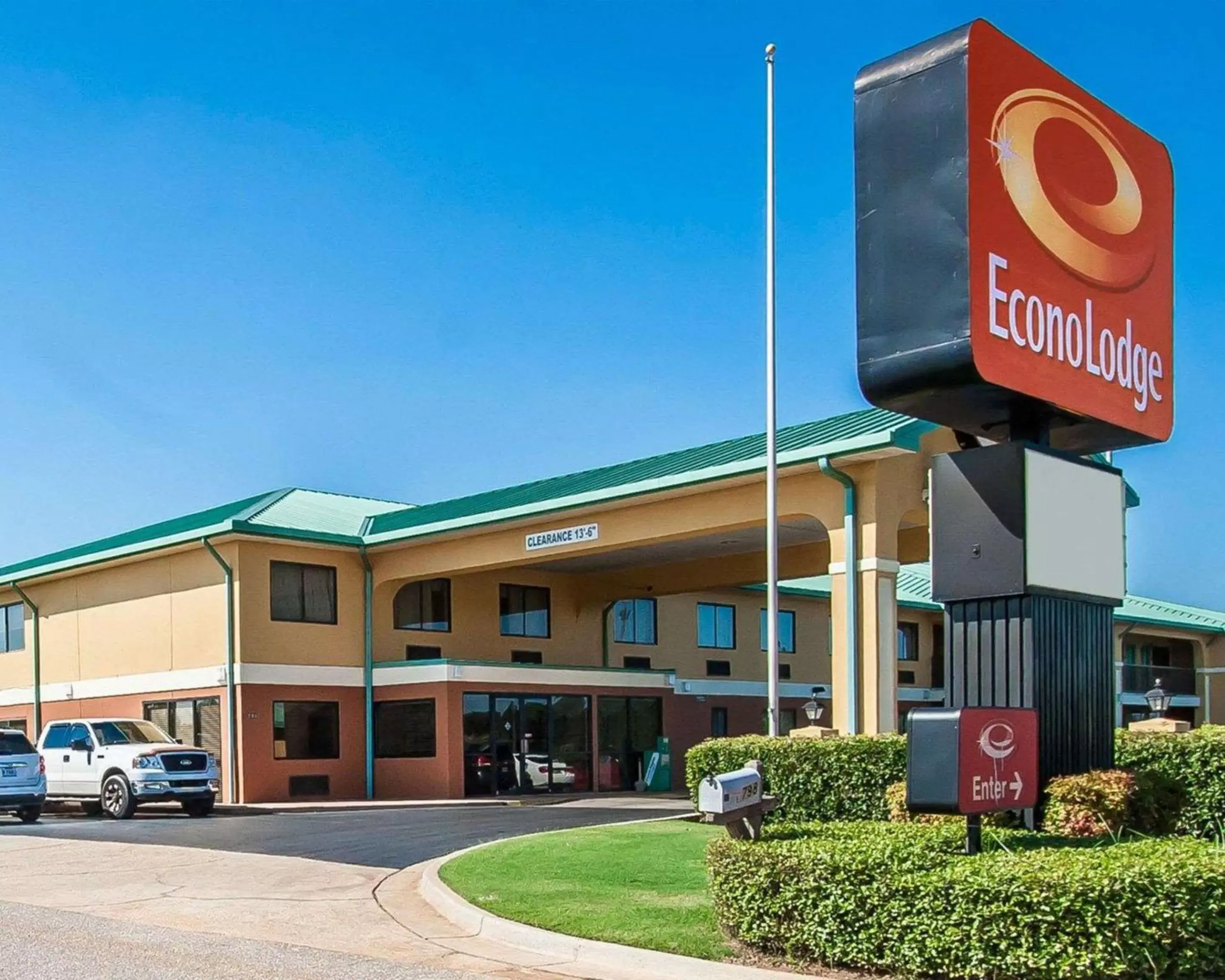 Property Building in Econo Lodge - Prattville