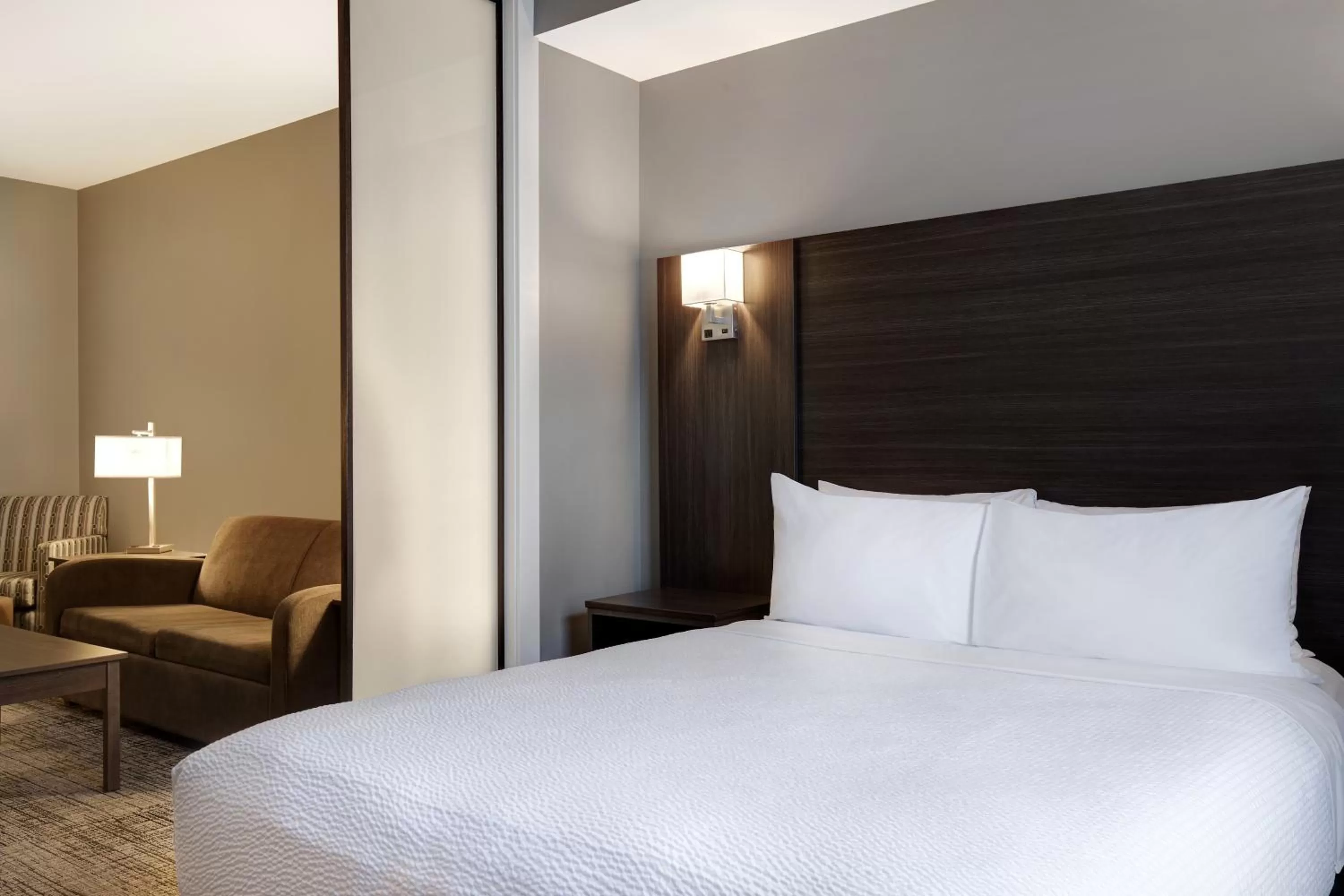 Bedroom, Bed in Days Inn & Suites by Wyndham Warman