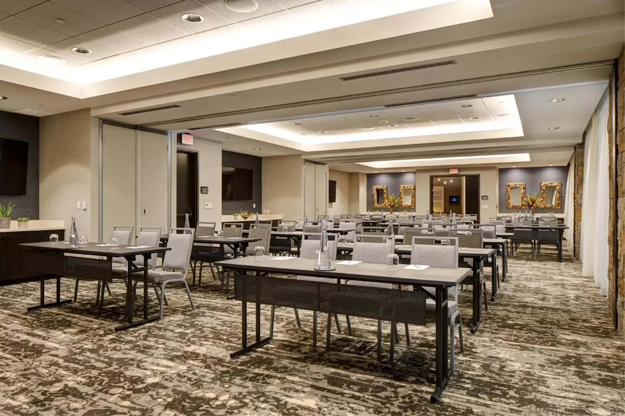 Meeting/conference room, Restaurant/Places to Eat in Archer Hotel Napa