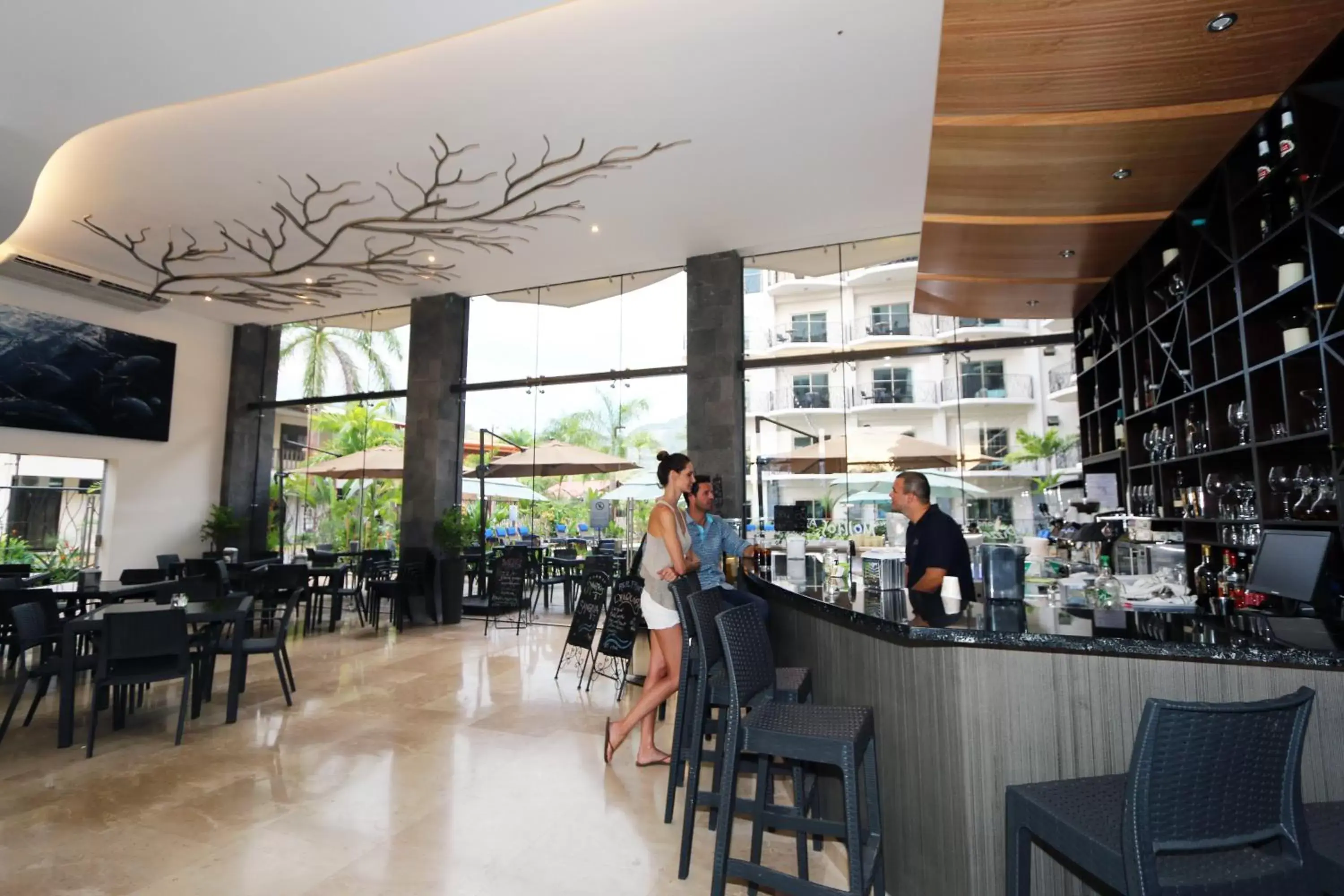 Lounge or bar, Restaurant/Places to Eat in Oceano Boutique Hotel & Gallery