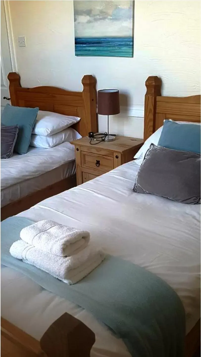 Bed in THE WHEATSHEAF INN