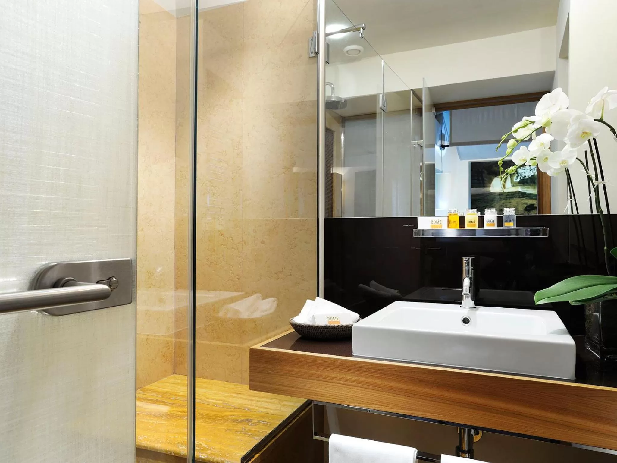 Bathroom in Mario De' Fiori 37