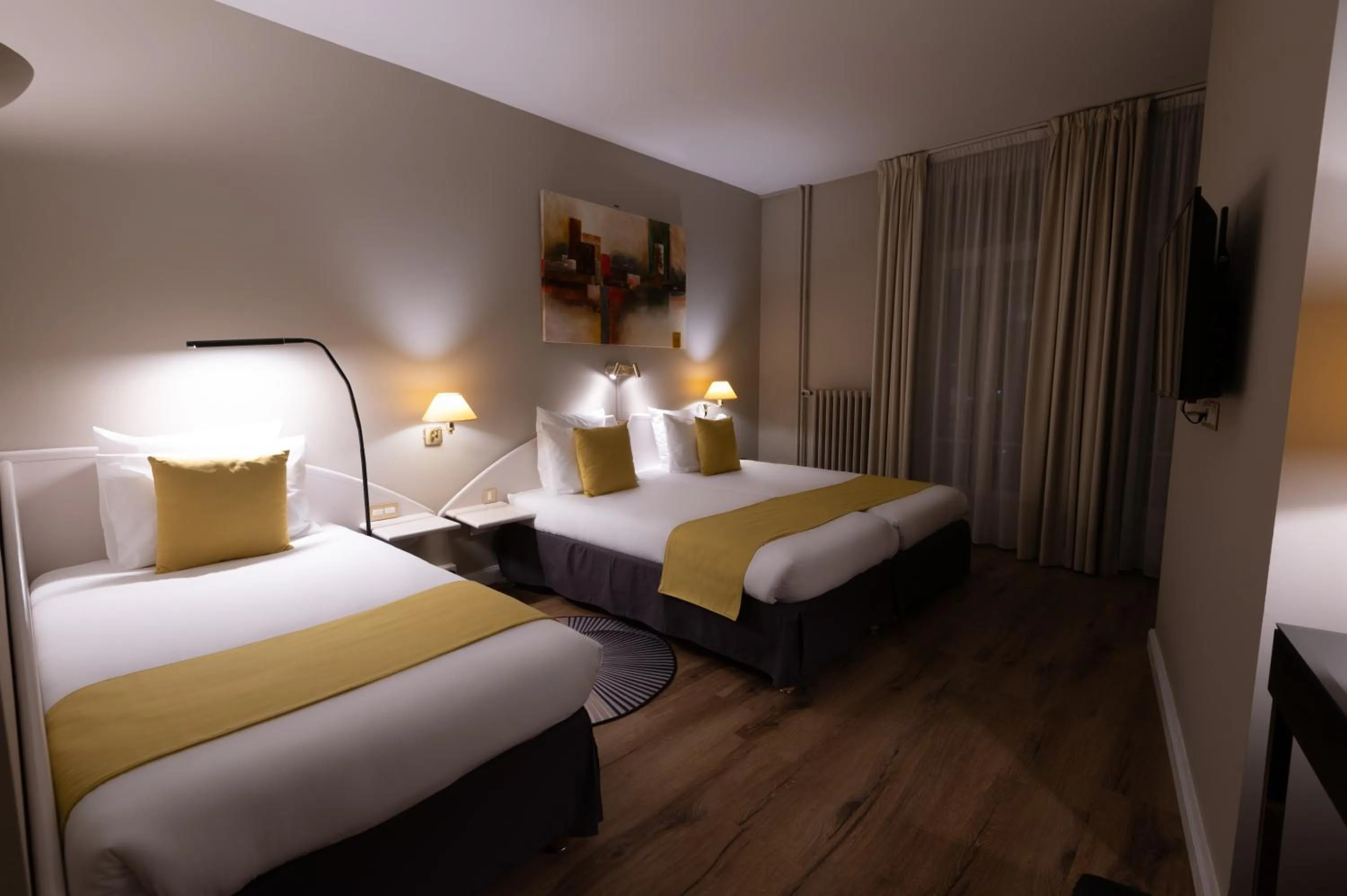 Photo of the whole room, Bed in Grand Hôtel Du Tonneau D'Or