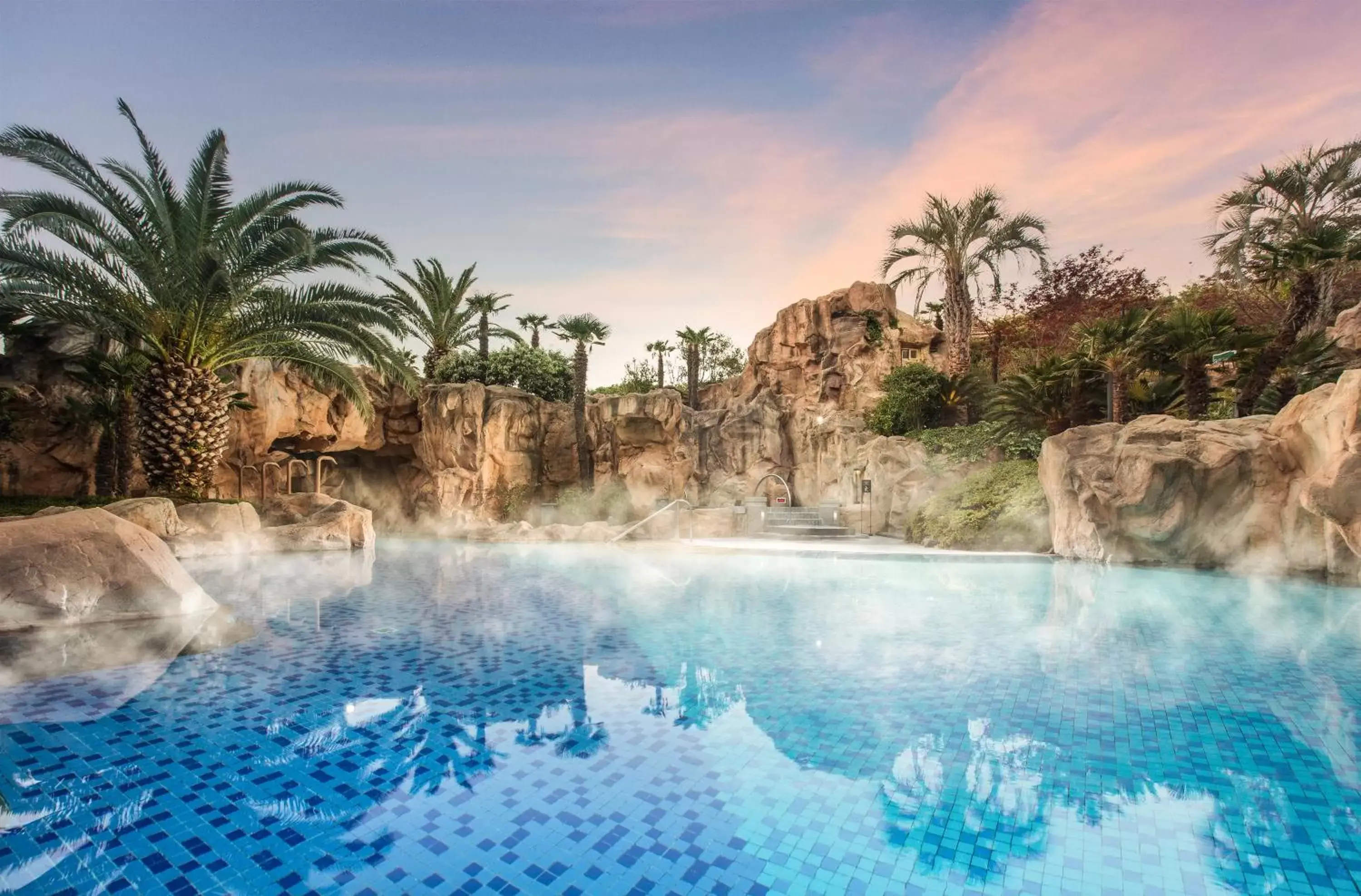 Swimming Pool in Lotte Hotel Jeju