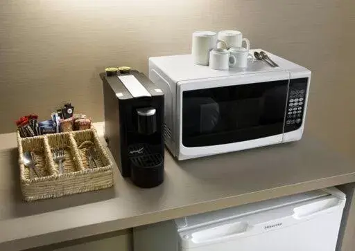 Coffee/tea facilities in Shoreline Hotel