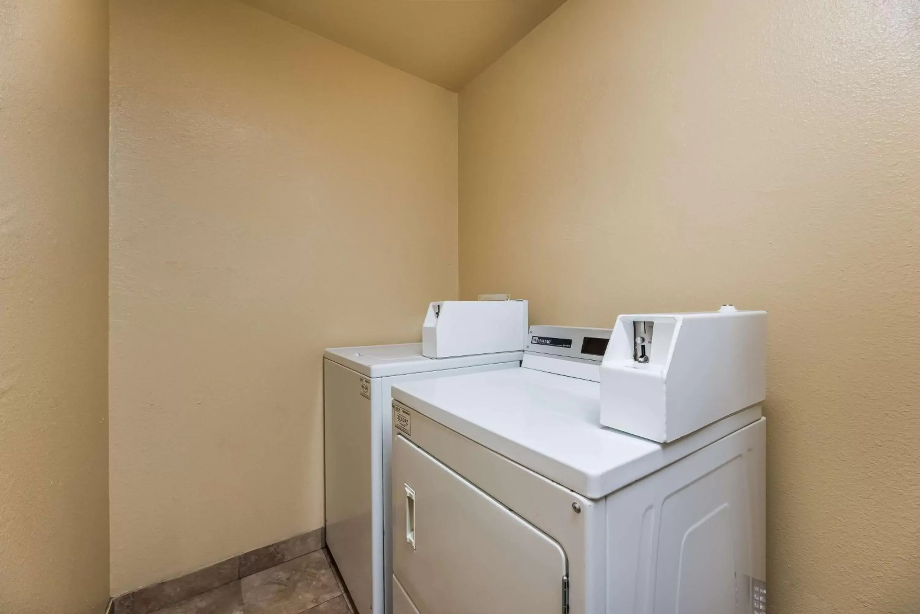 laundry, Kitchen/Kitchenette in SureStay Plus Hotel by Best Western Silver City