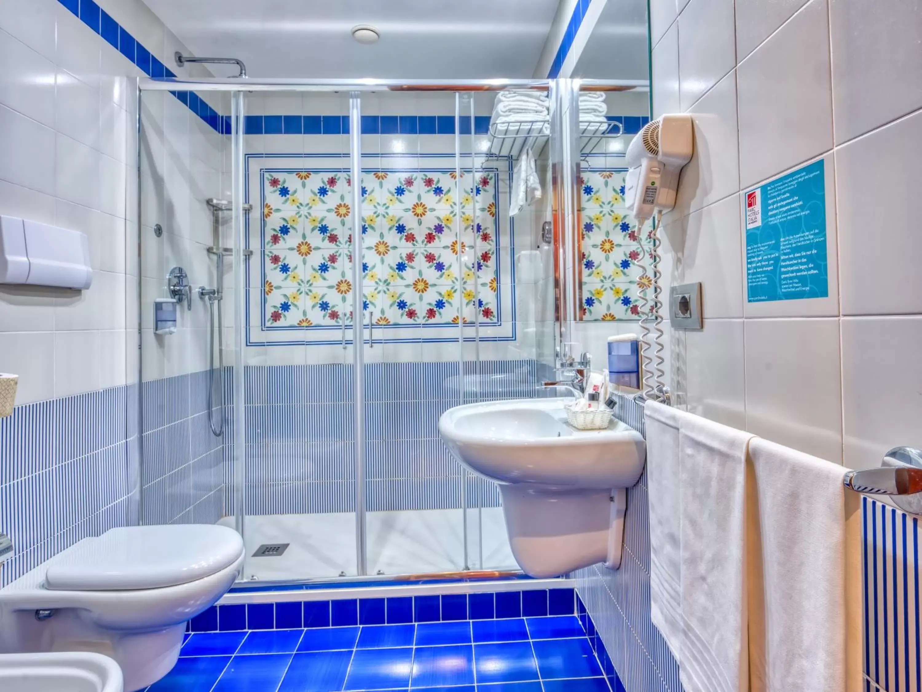 Shower, Bathroom in Hotel Caesar Palace