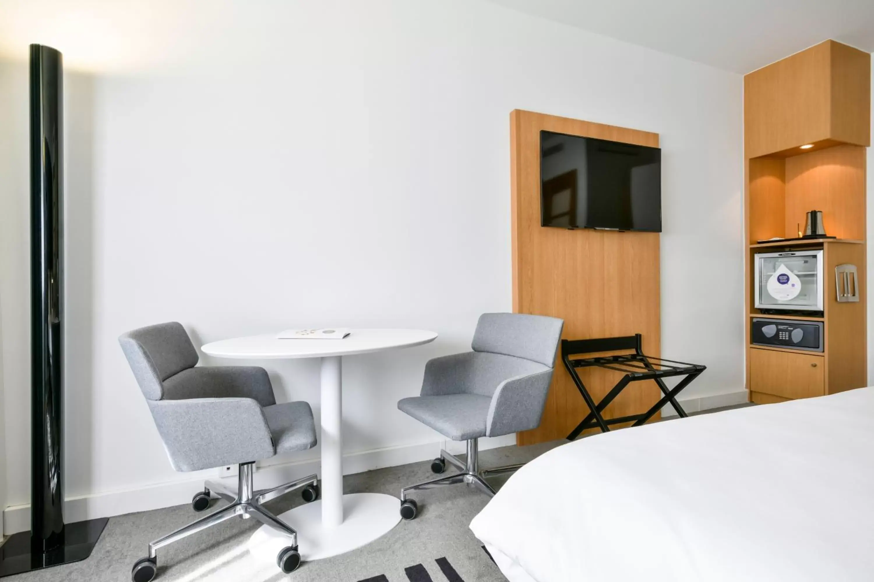 Bedroom, Seating Area in Novotel La Rochelle Centre