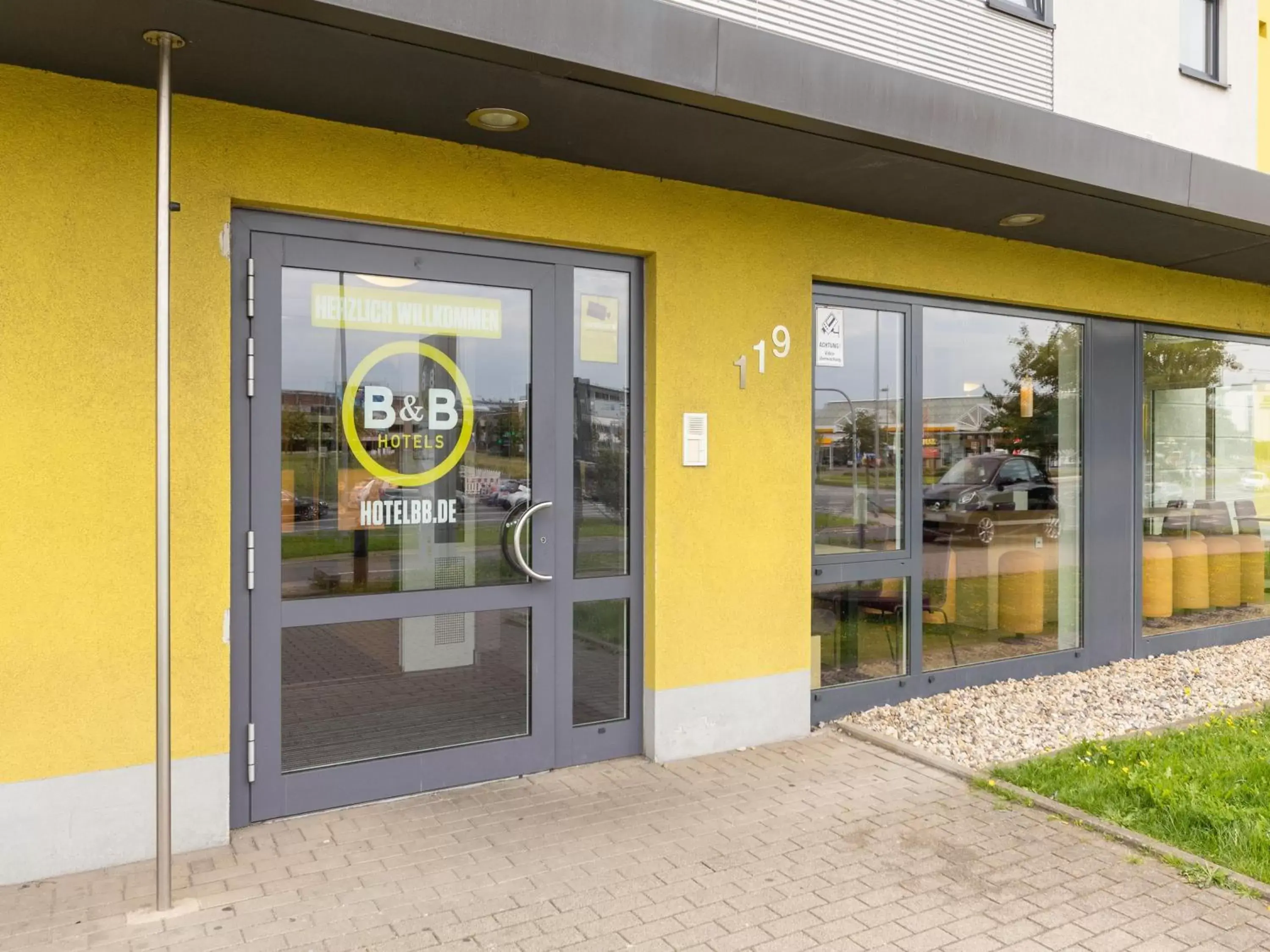 Property building in B&B Hotel Oberhausen am Centro