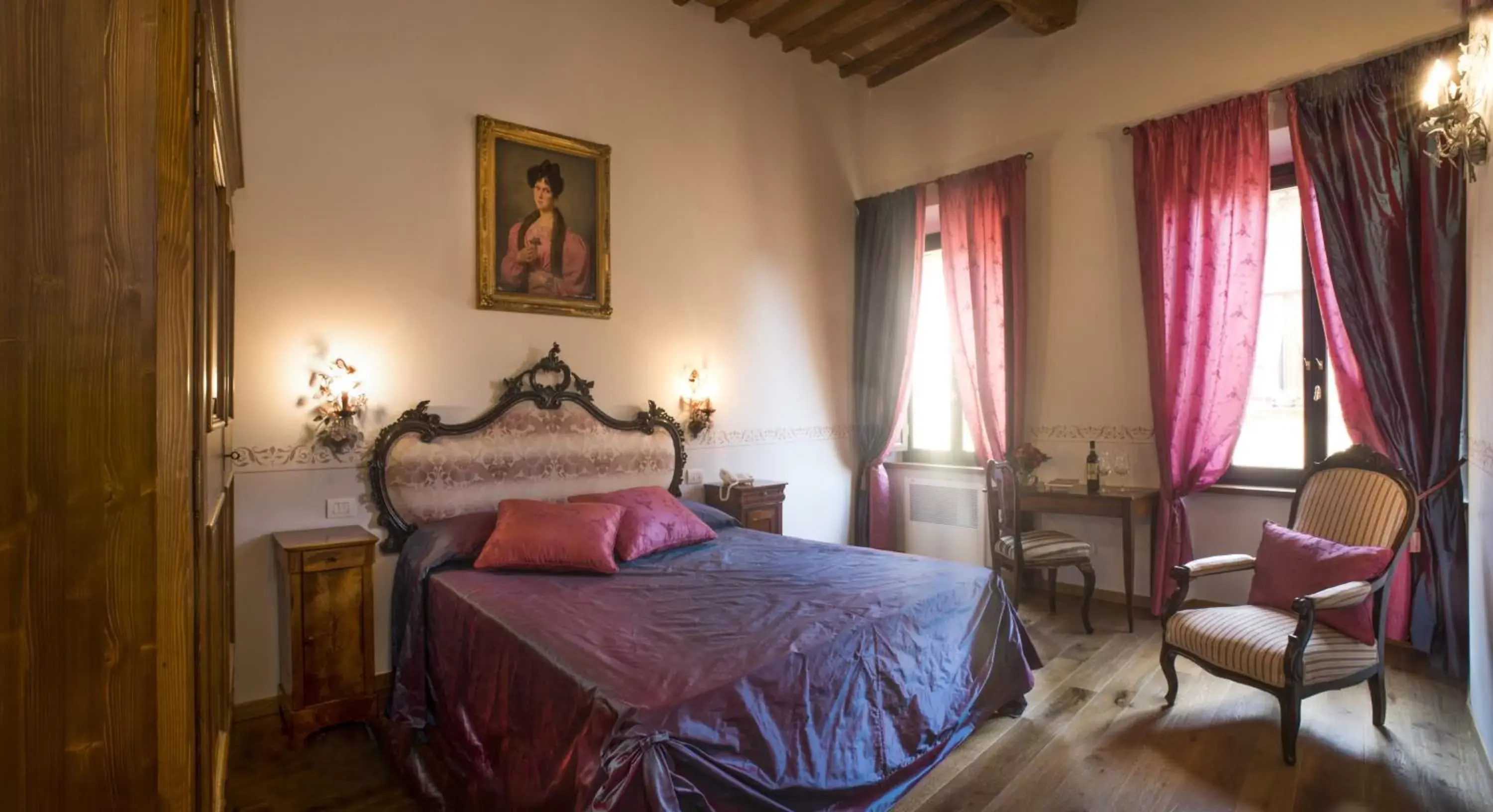 Photo of the whole room, Bed in Palazzo Pacini
