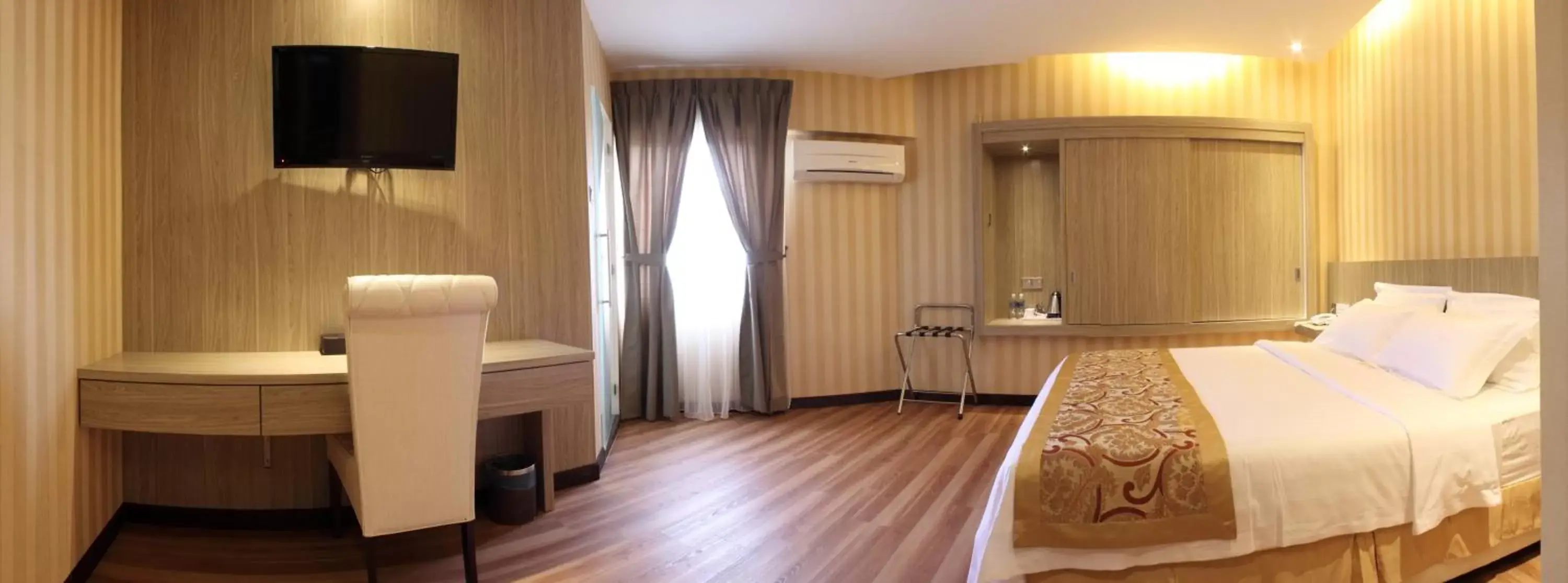 Day, Bed in Mandarin Hotel Kota Kinabalu Day, Bed in Mandarin Hotel Kota Kinabalu