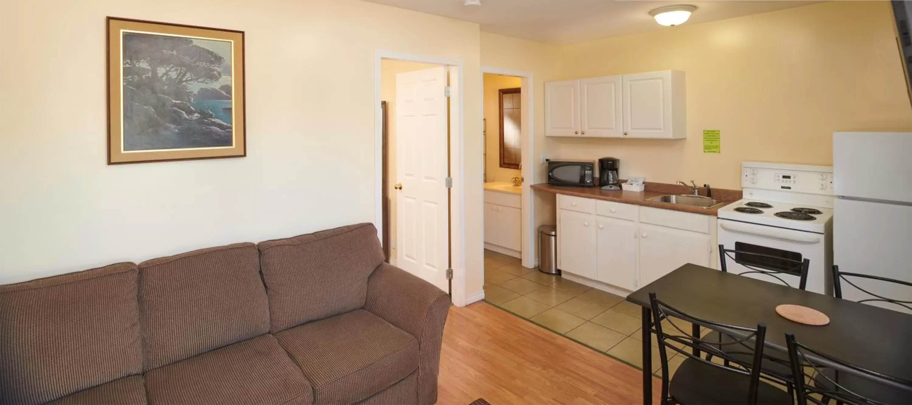 Bathroom, Kitchen/Kitchenette in Black Sea Motel