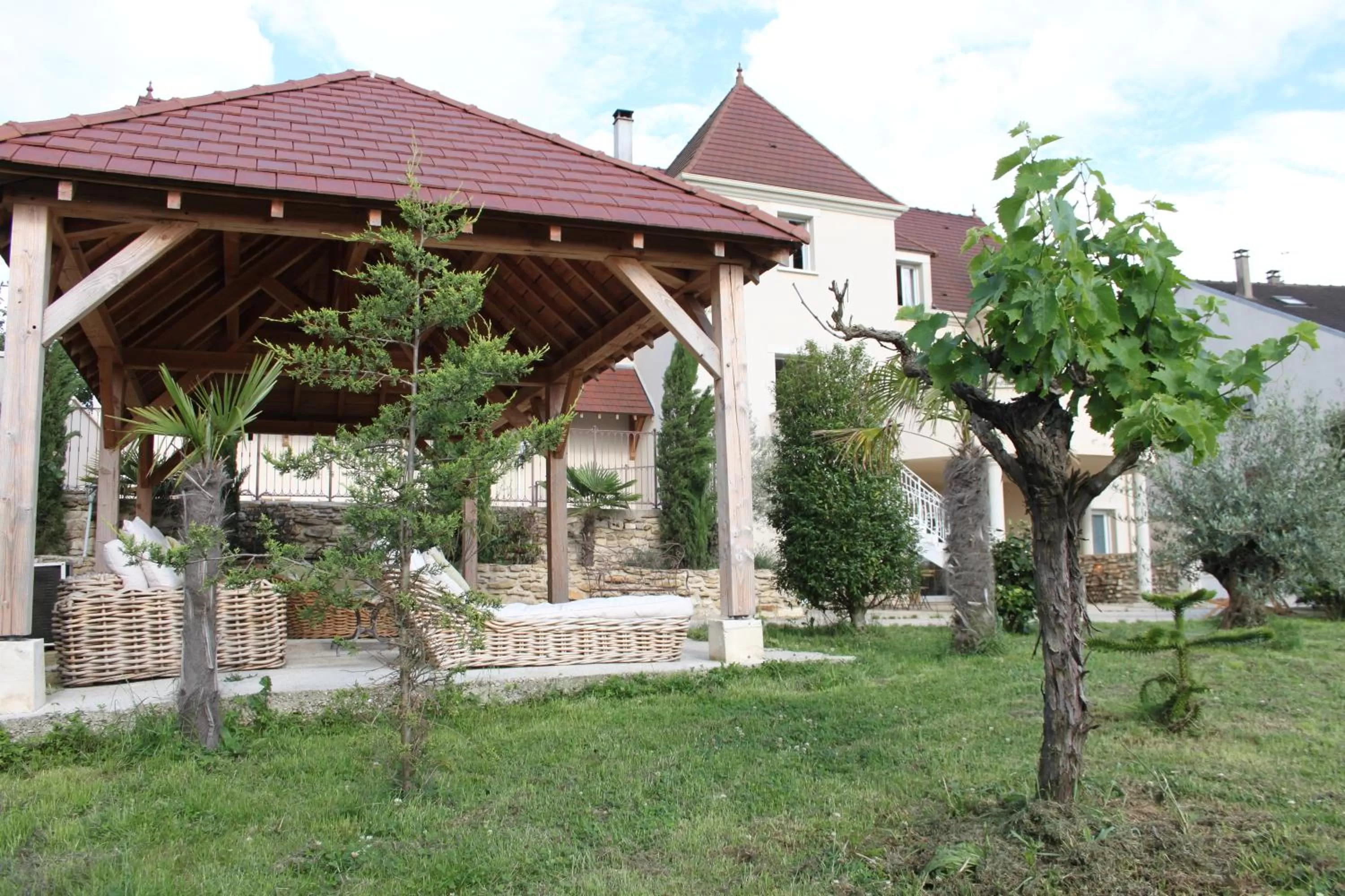 Garden in Appart'Hôtel Auxerre
