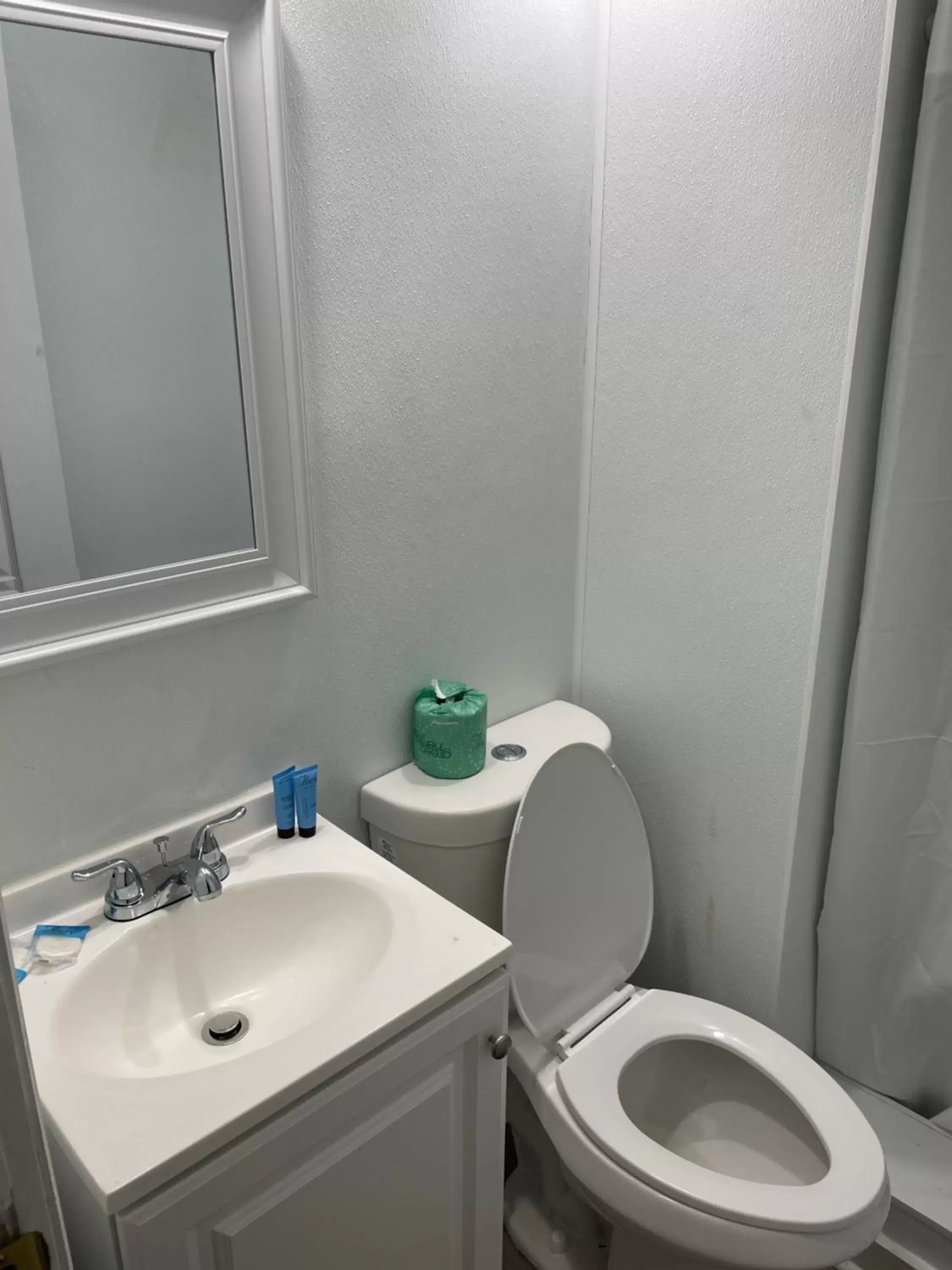 Bathroom in Sunburst Hotel