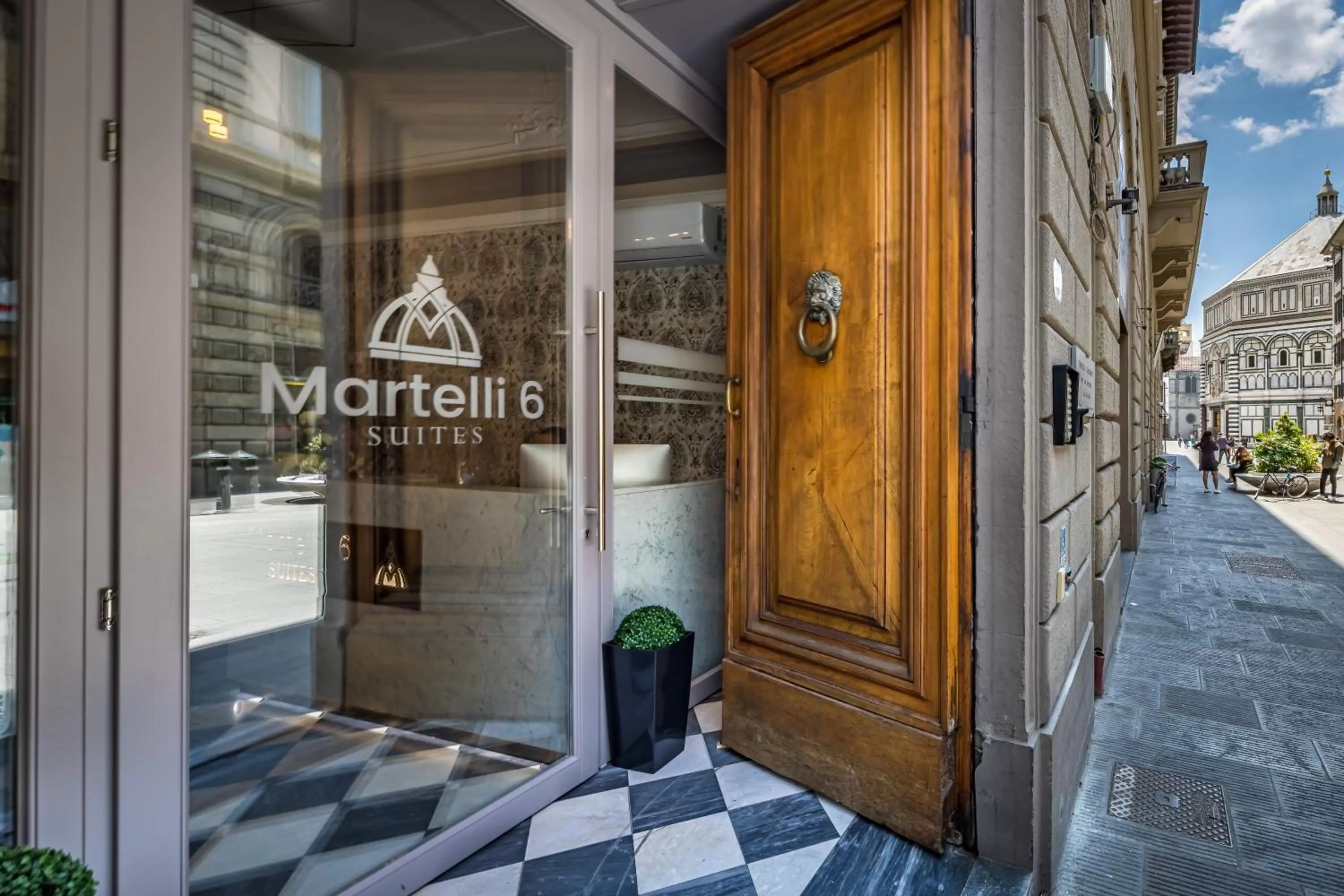 Facade/entrance in Martelli 6 Suite & Apartments