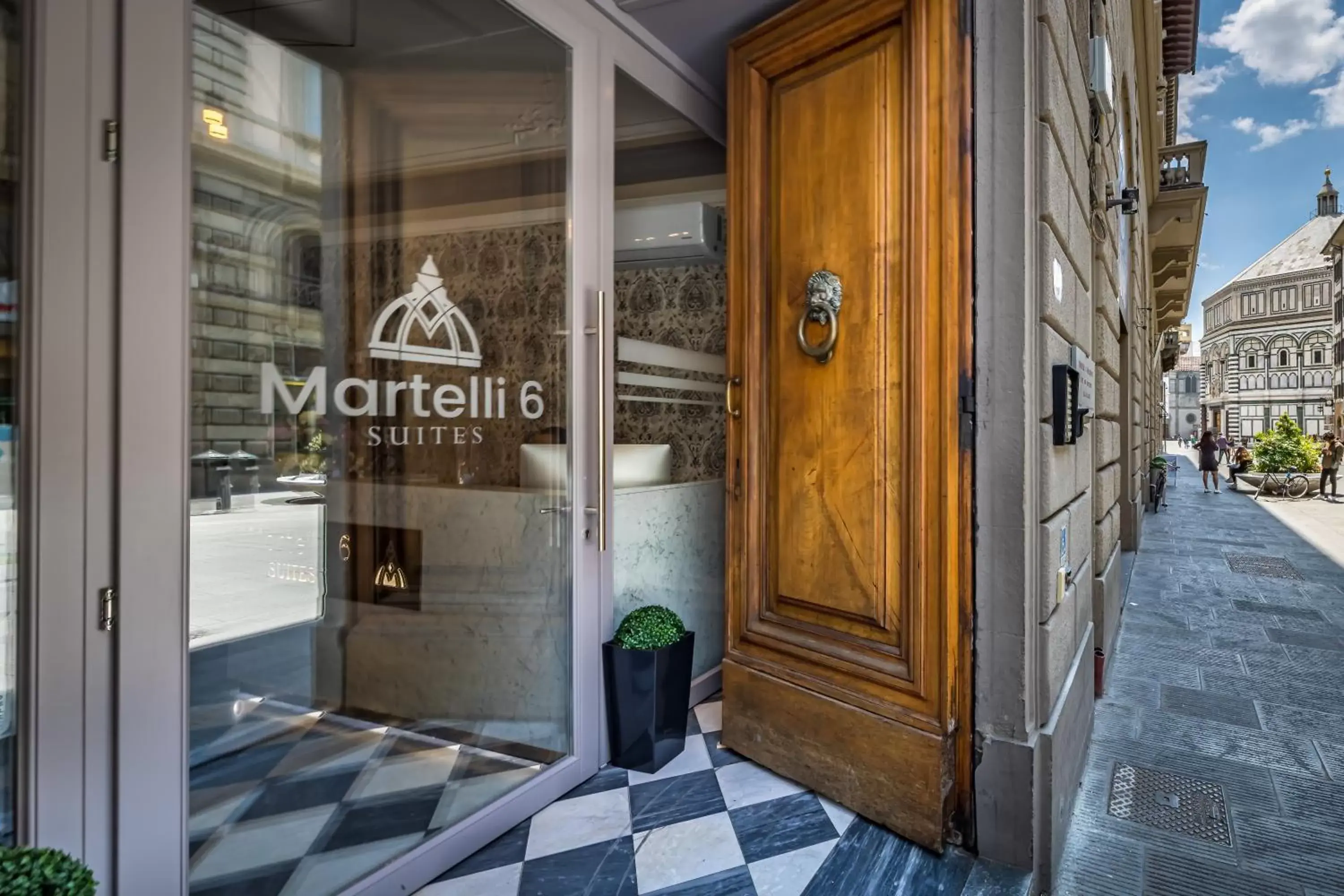 Facade/Entrance in Martelli 6 Suite & Apartments